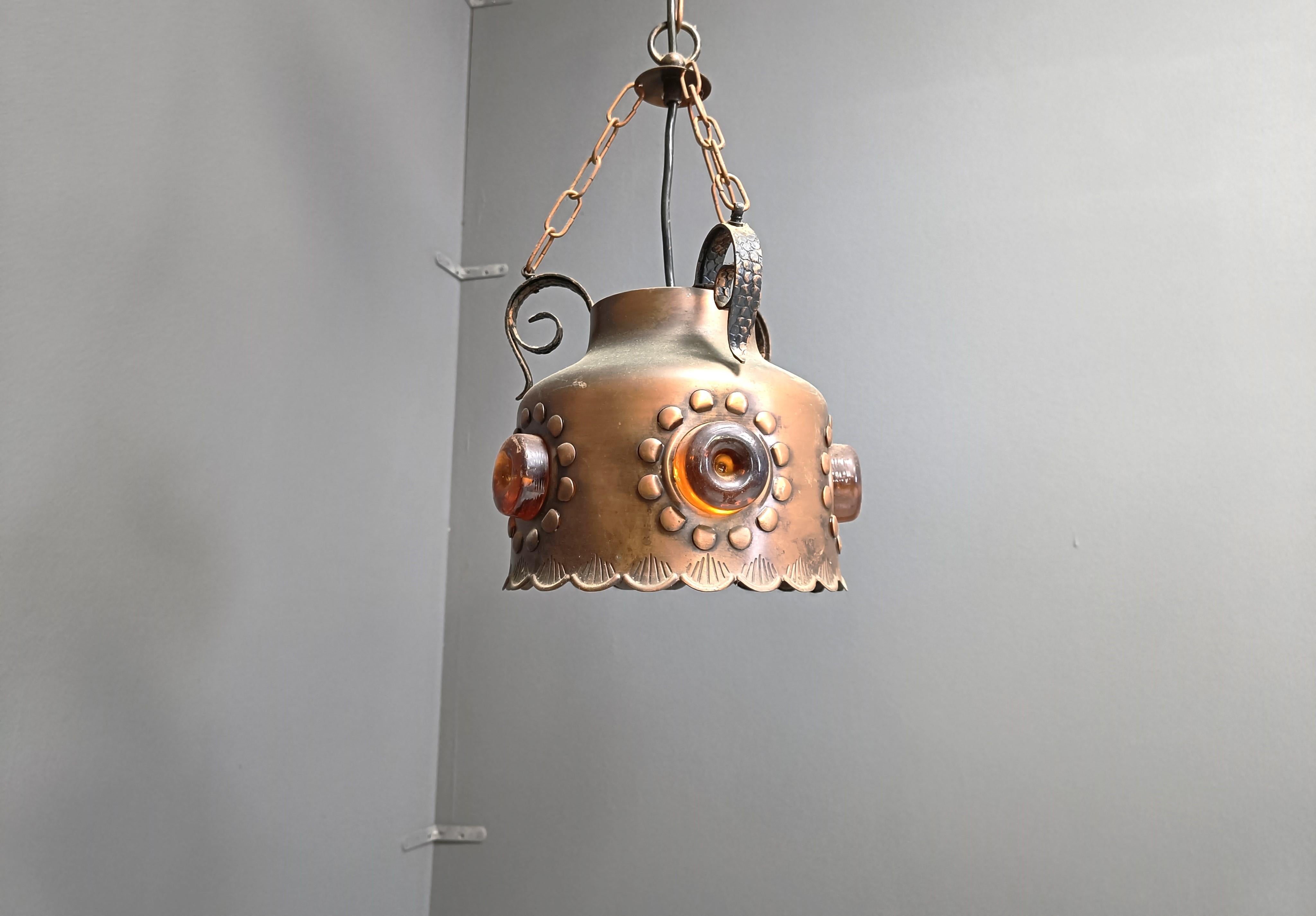 Olandese Lampada a sospensione brutalista in rame, anni '70 in vendita
