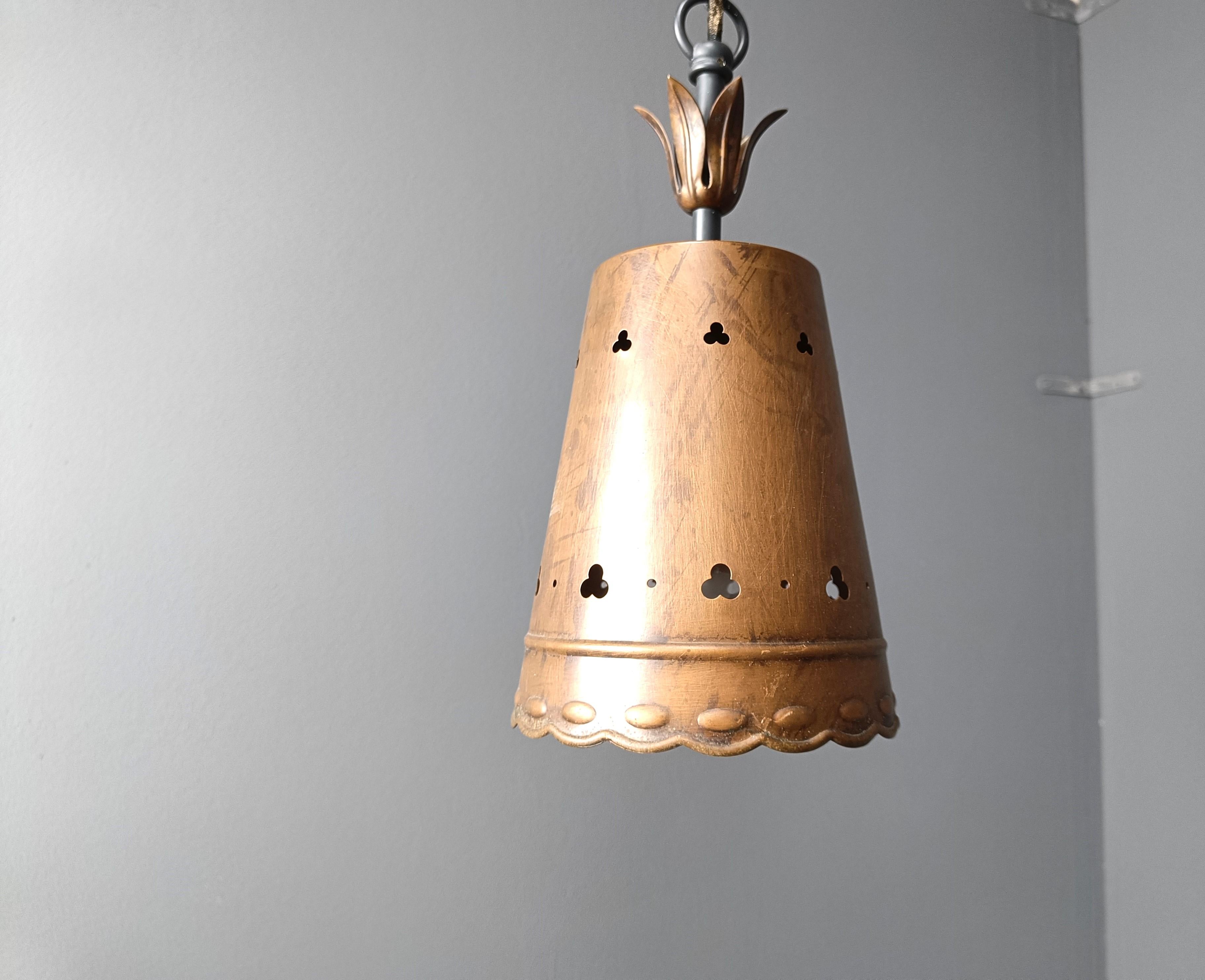 Olandese Lampada a sospensione brutalista in rame, anni '70 in vendita