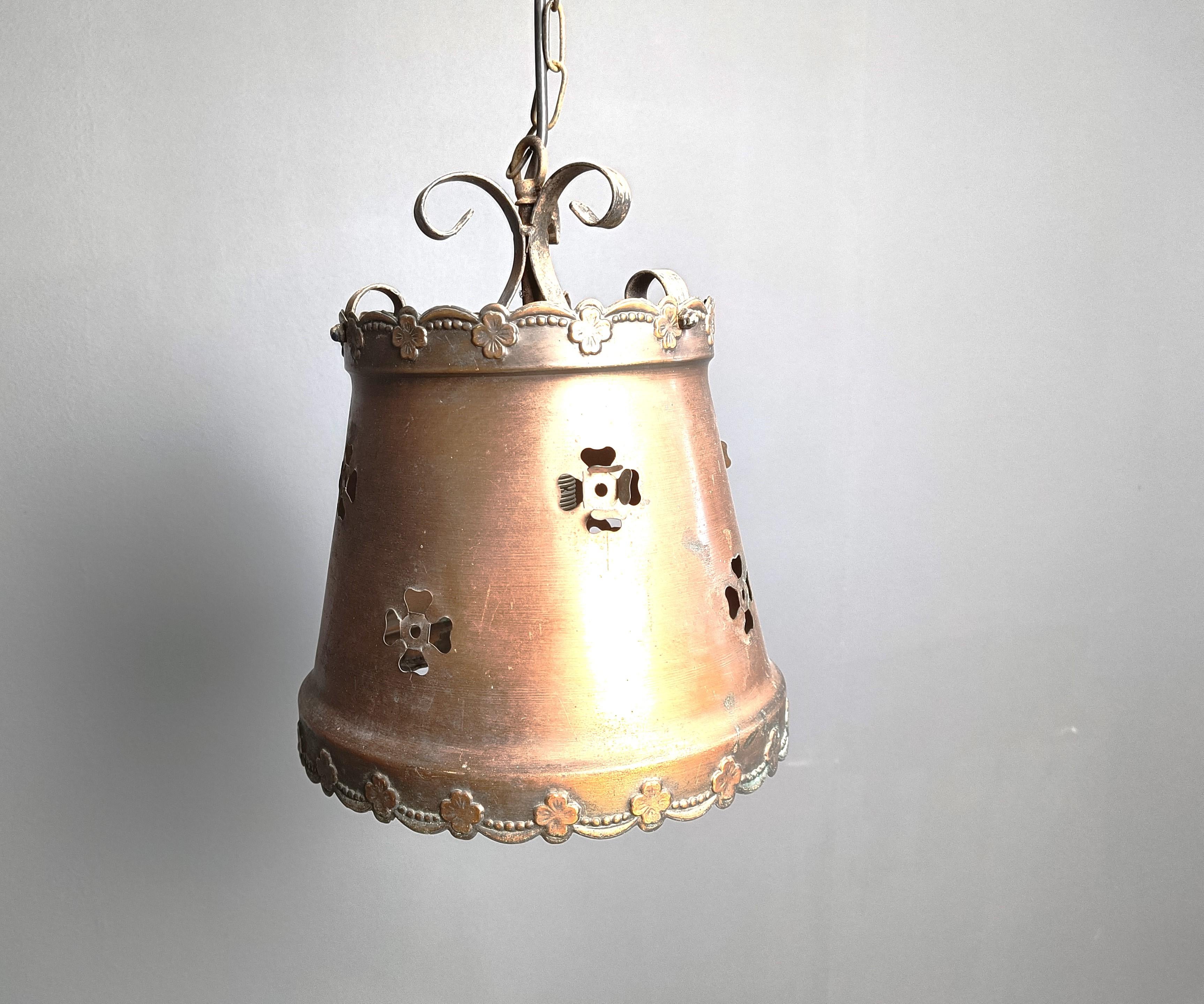 Olandese Lampada a sospensione brutalista in rame, anni '70 in vendita