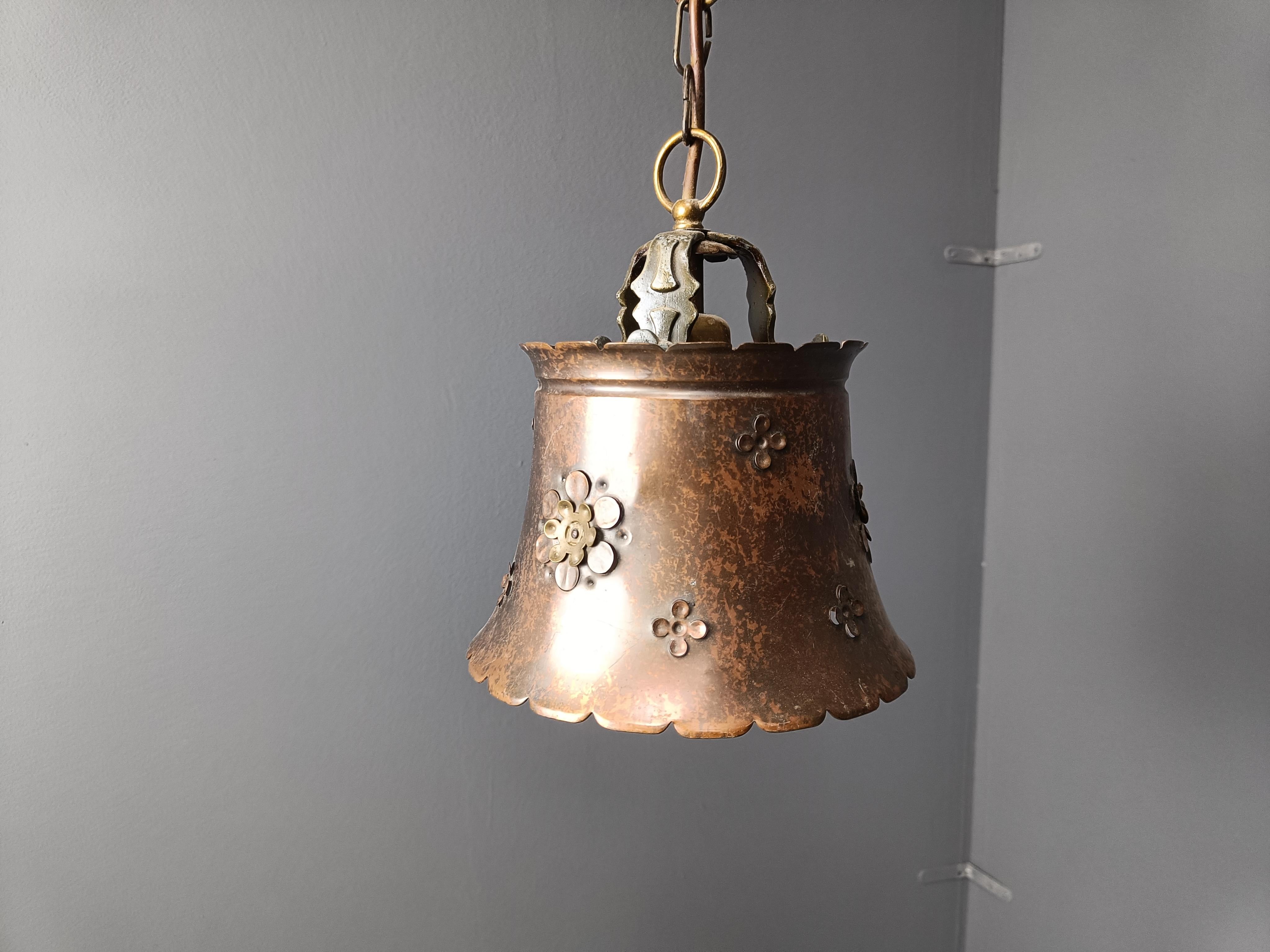 Olandese Lampada a sospensione brutalista in rame, anni '70 in vendita