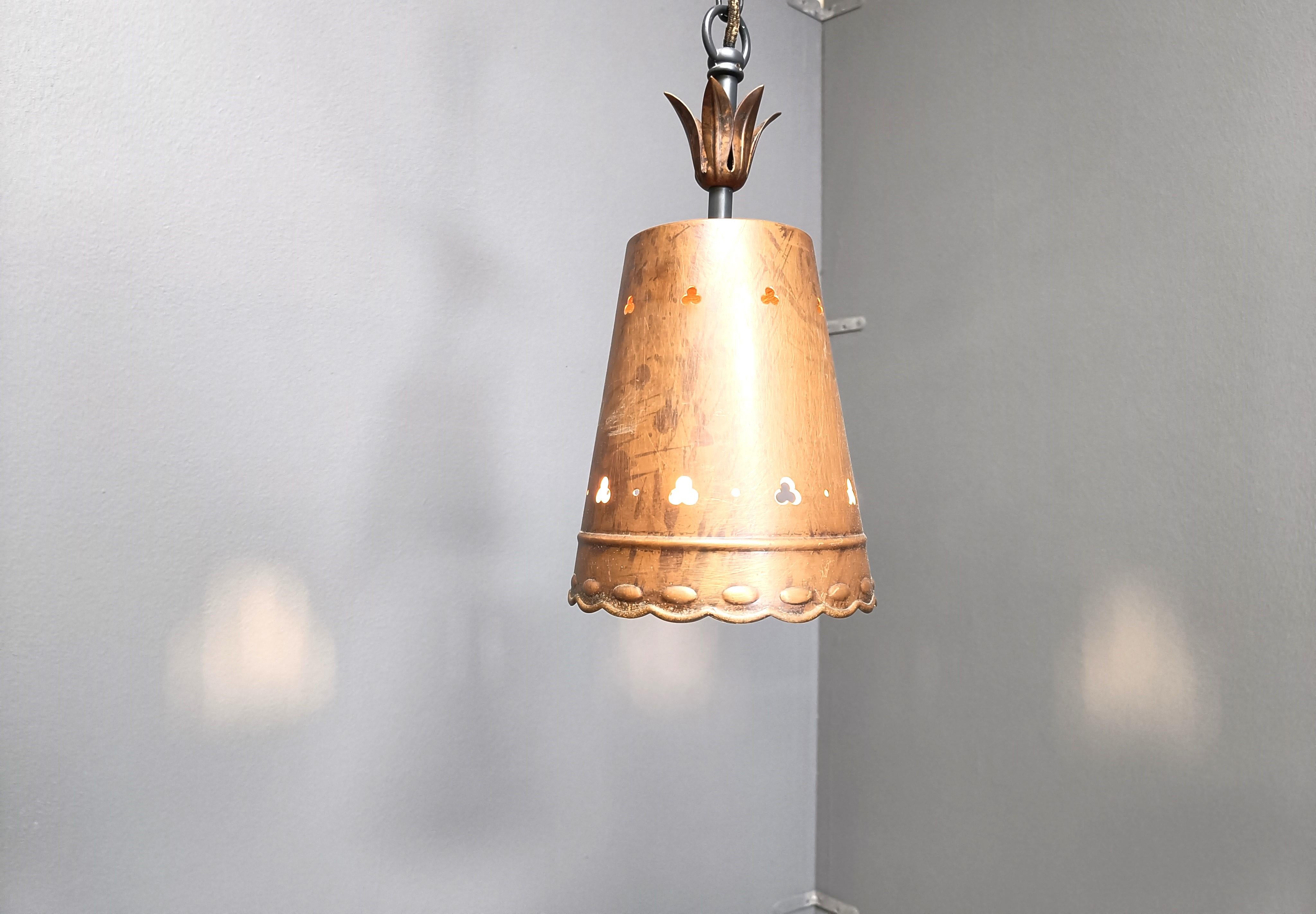 Lampada a sospensione brutalista in rame, anni '70 in vendita 1