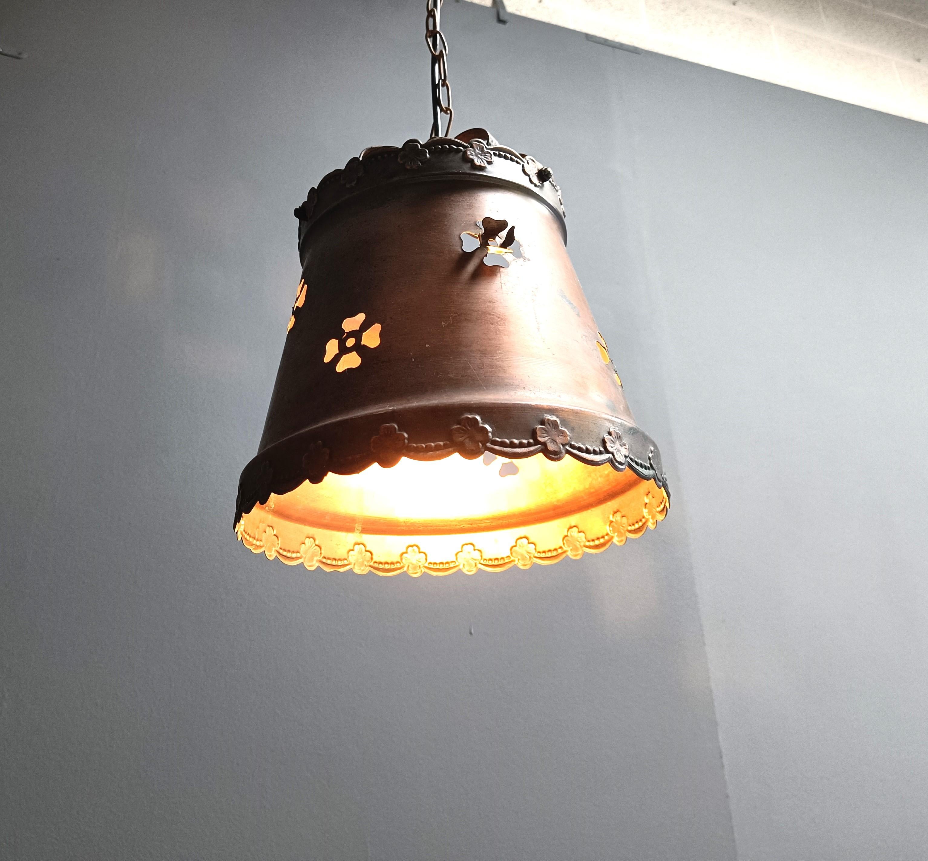 Lampada a sospensione brutalista in rame, anni '70 in vendita 1