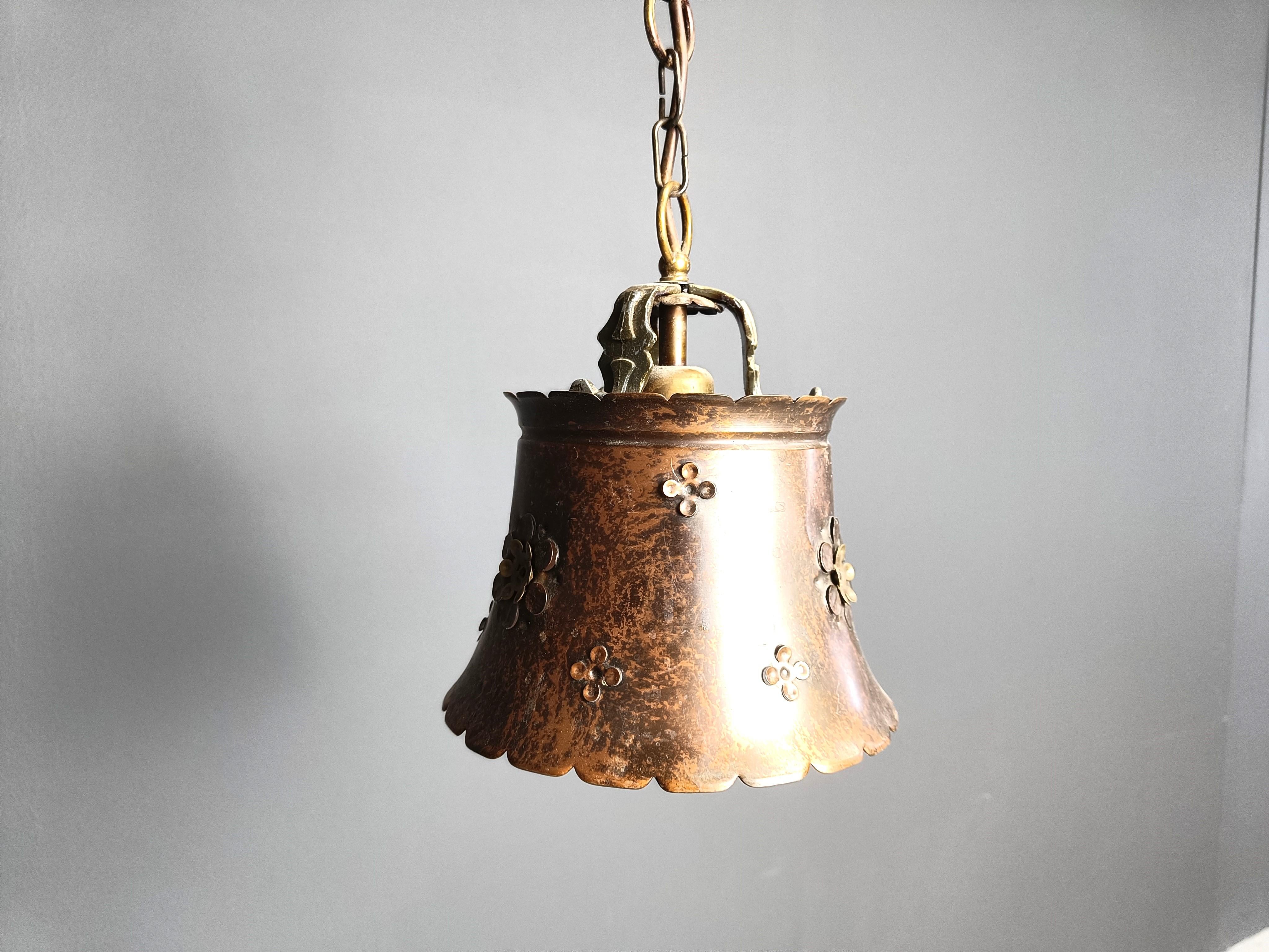 Lampada a sospensione brutalista in rame, anni '70 in vendita 1