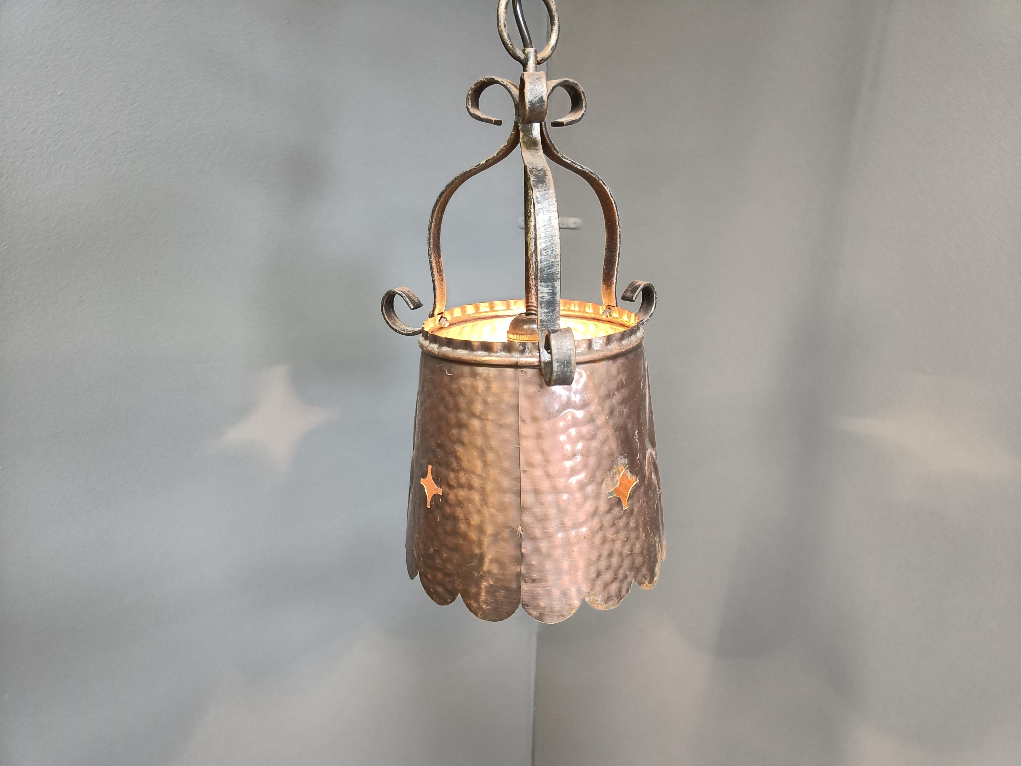 Lampada a sospensione brutalista in rame, anni '70 in vendita 3
