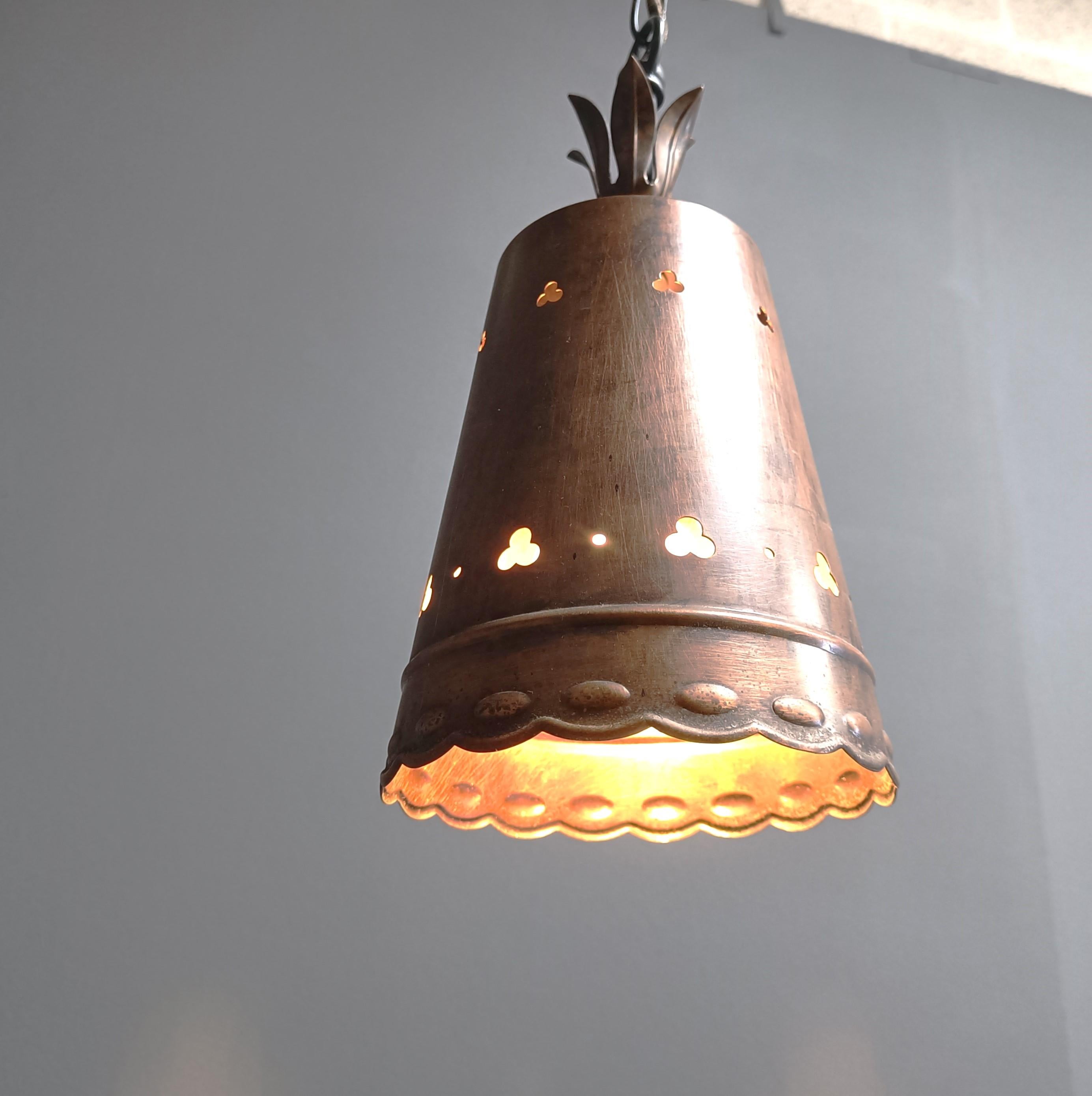 Lampada a sospensione brutalista in rame, anni '70 in vendita 2
