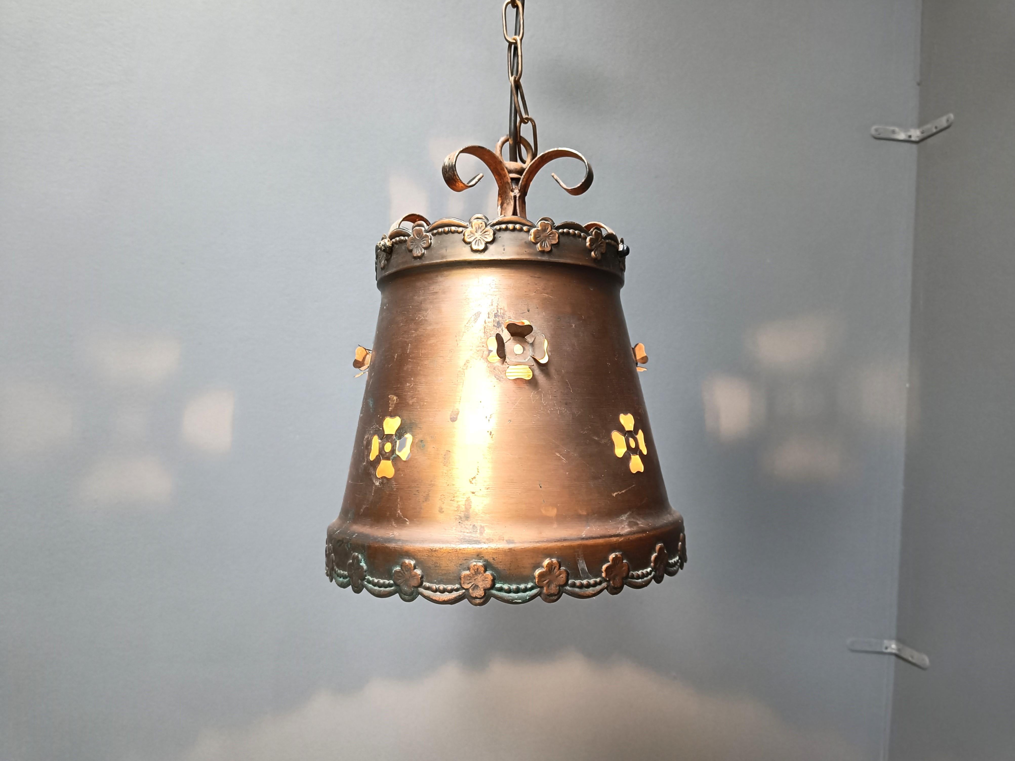 Lampada a sospensione brutalista in rame, anni '70 in vendita 2