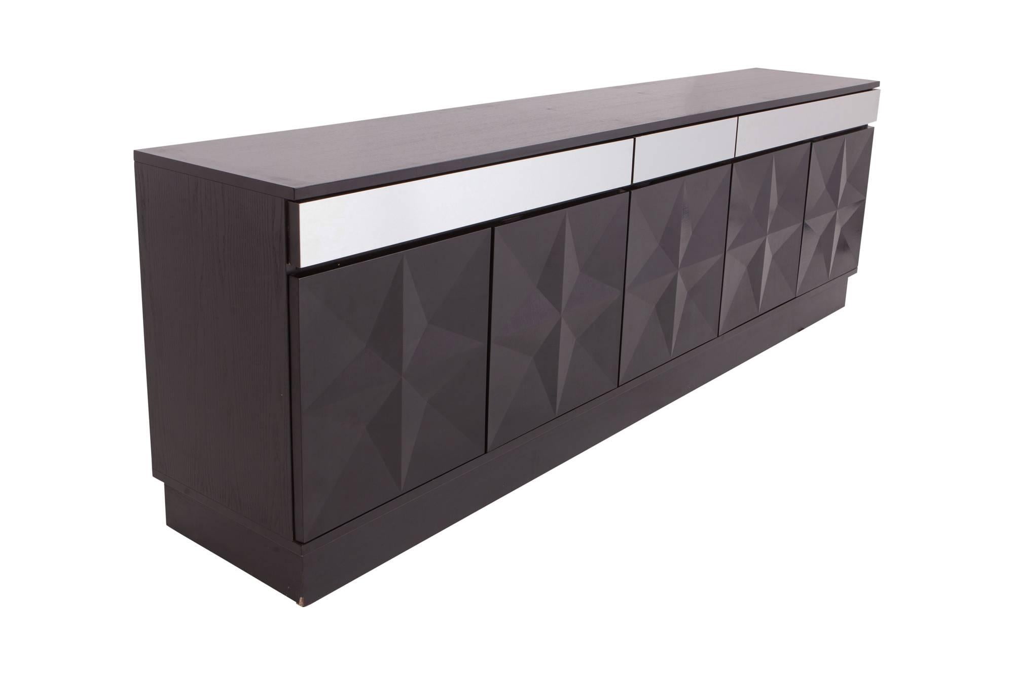 Brutalist credenza with geometric pattern 3