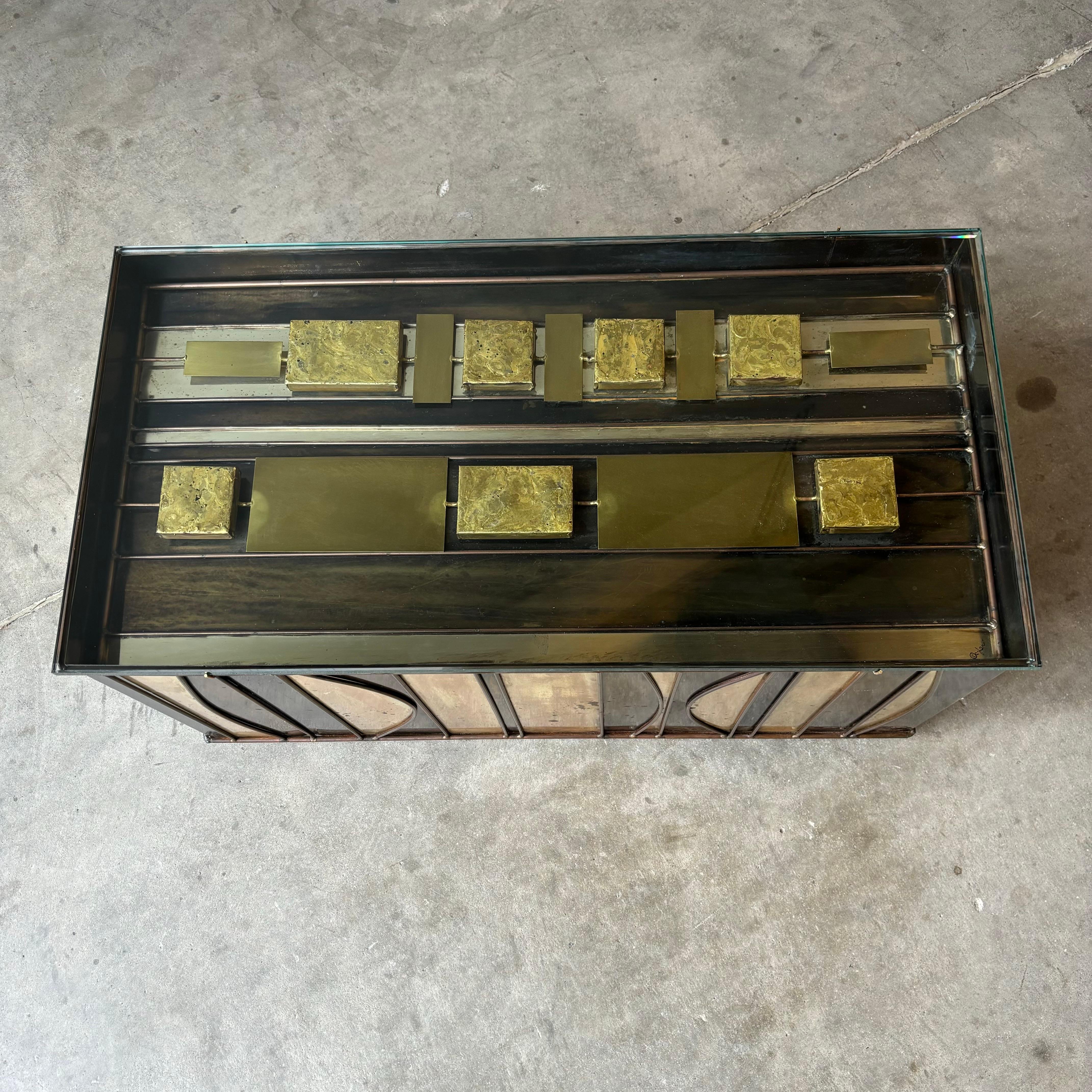 Laiton Table basse sculpturale Curtis Jere, 1970 en vente