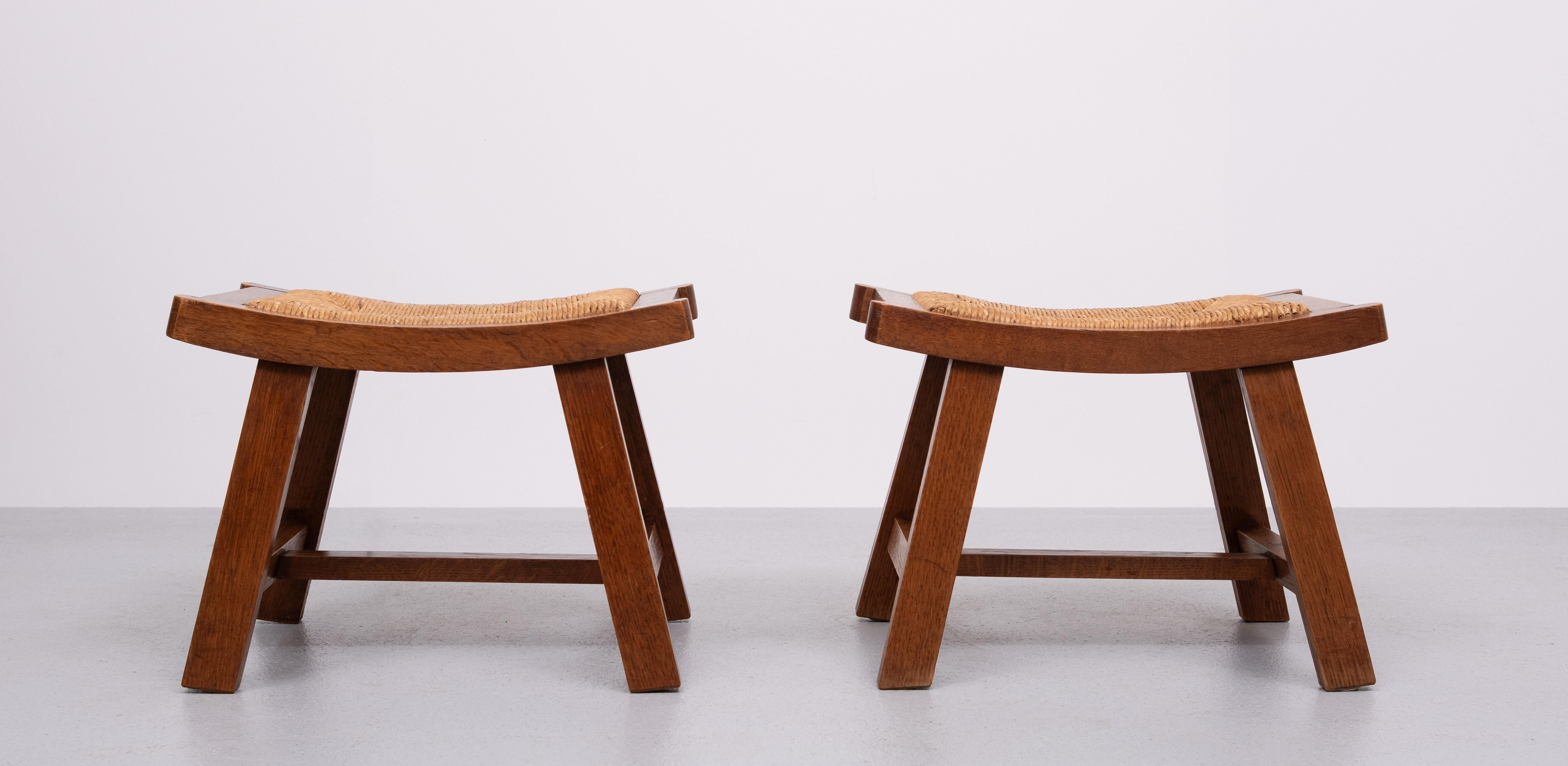 Brutalist curved solid Oak Ottomans  1950s France In Good Condition For Sale In Den Haag, NL