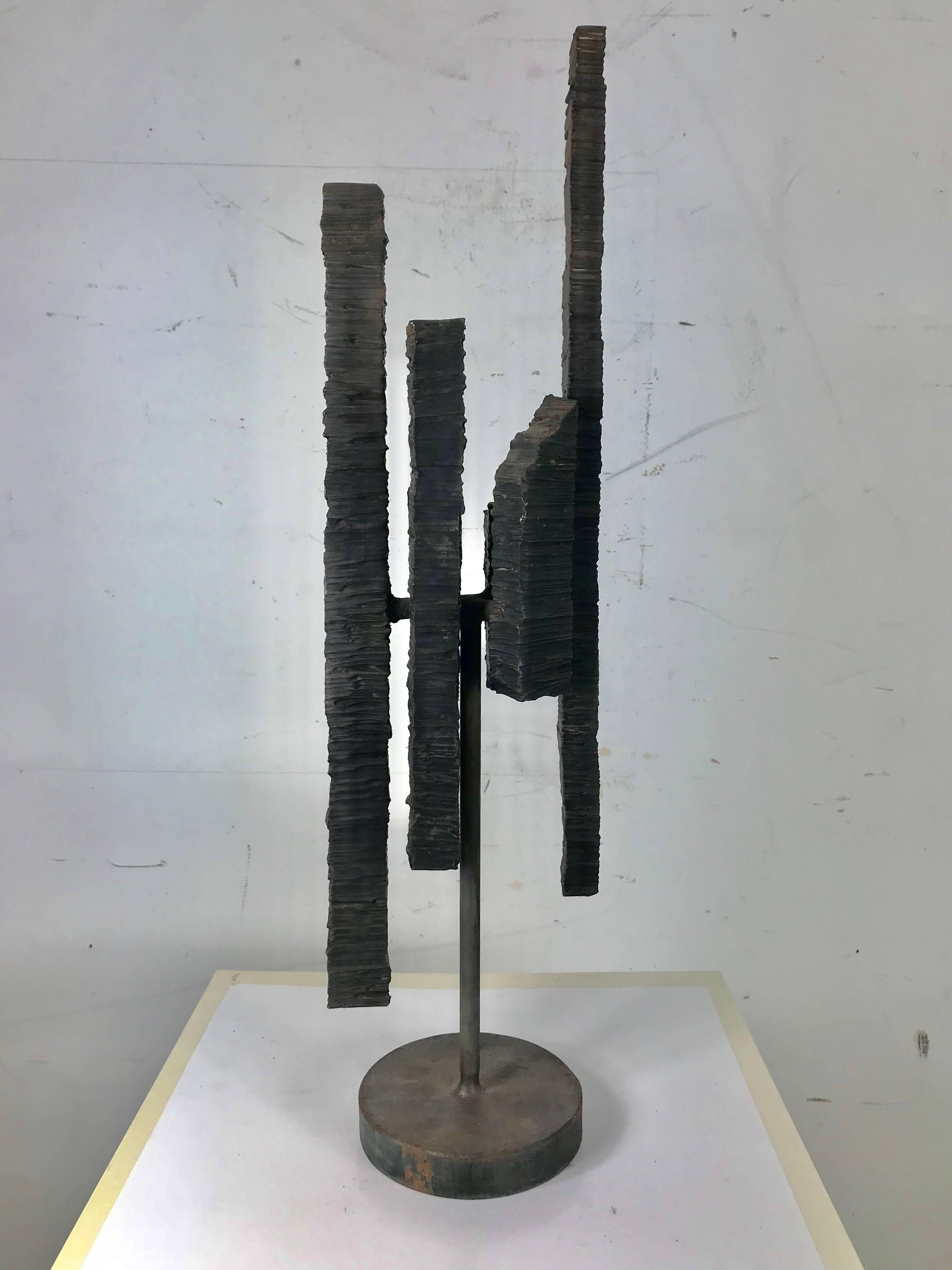 Brutalistische brutalistische Stahlskulptur „Stalactite“ aus geschliffenem Stahl von Sue Taves, 1992 (amerikanisch)