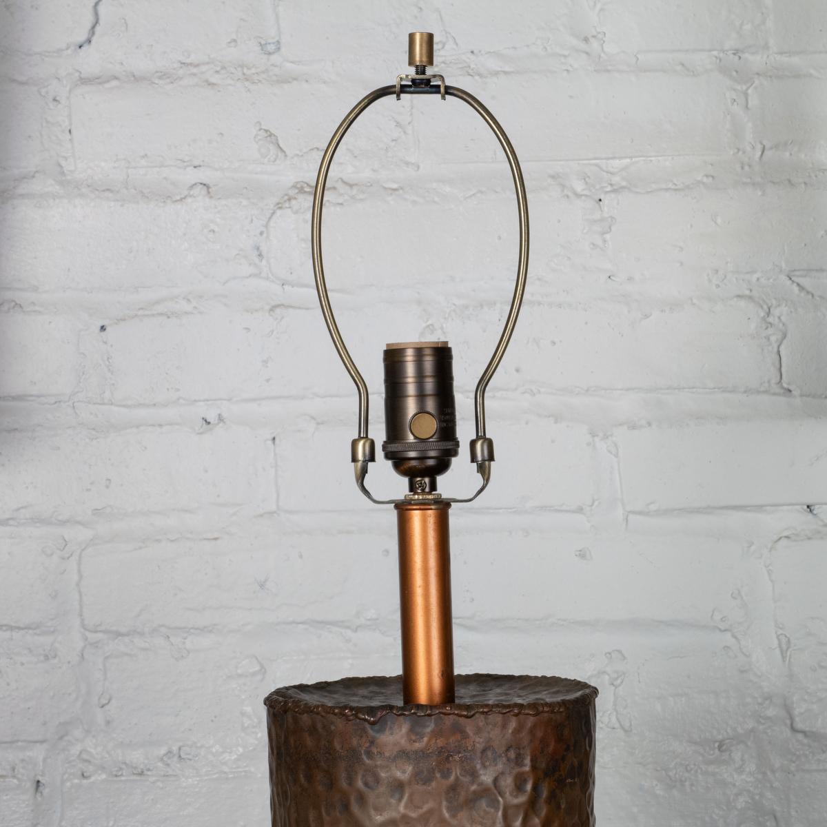 Lampe de table cylindrique brutaliste de Fantoni en vente 8