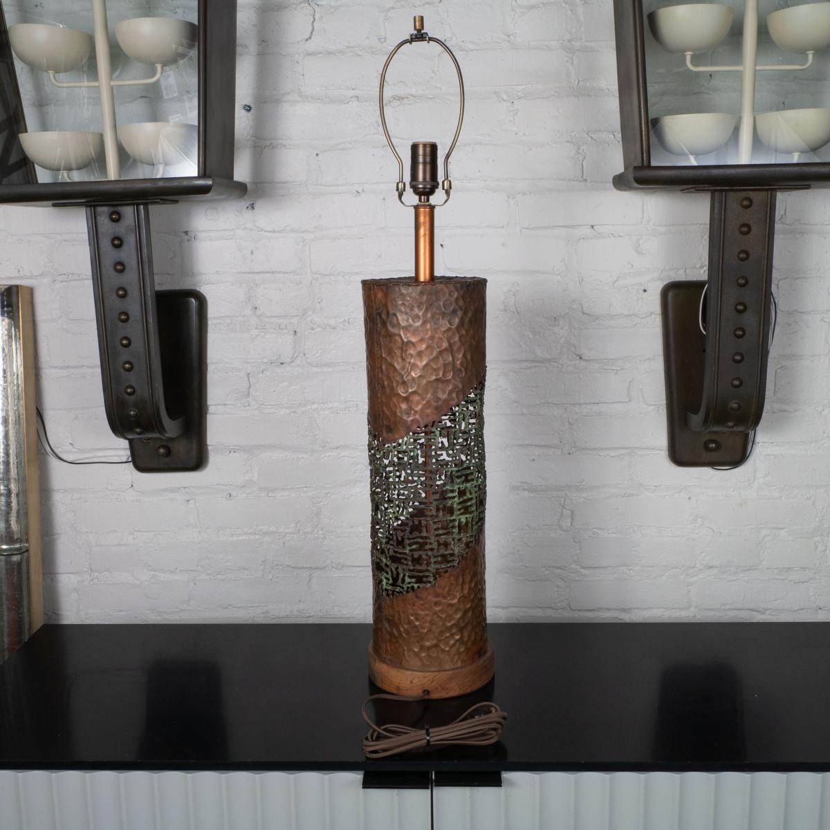 Lampe de table cylindrique brutaliste de Fantoni Bon état - En vente à Tarrytown, NY