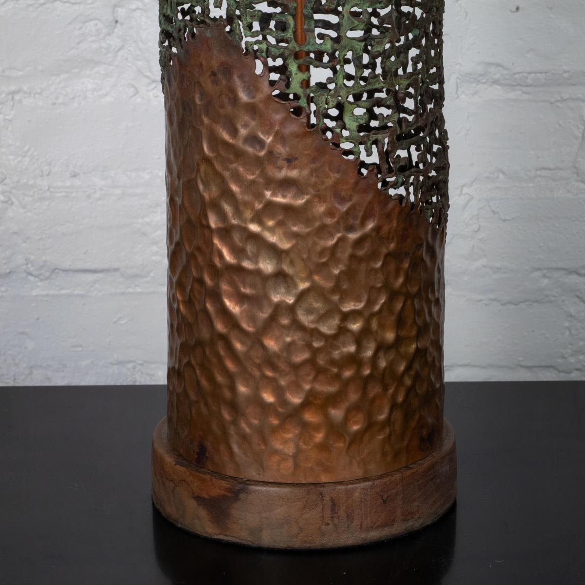 Métal Lampe de table cylindrique brutaliste de Fantoni en vente