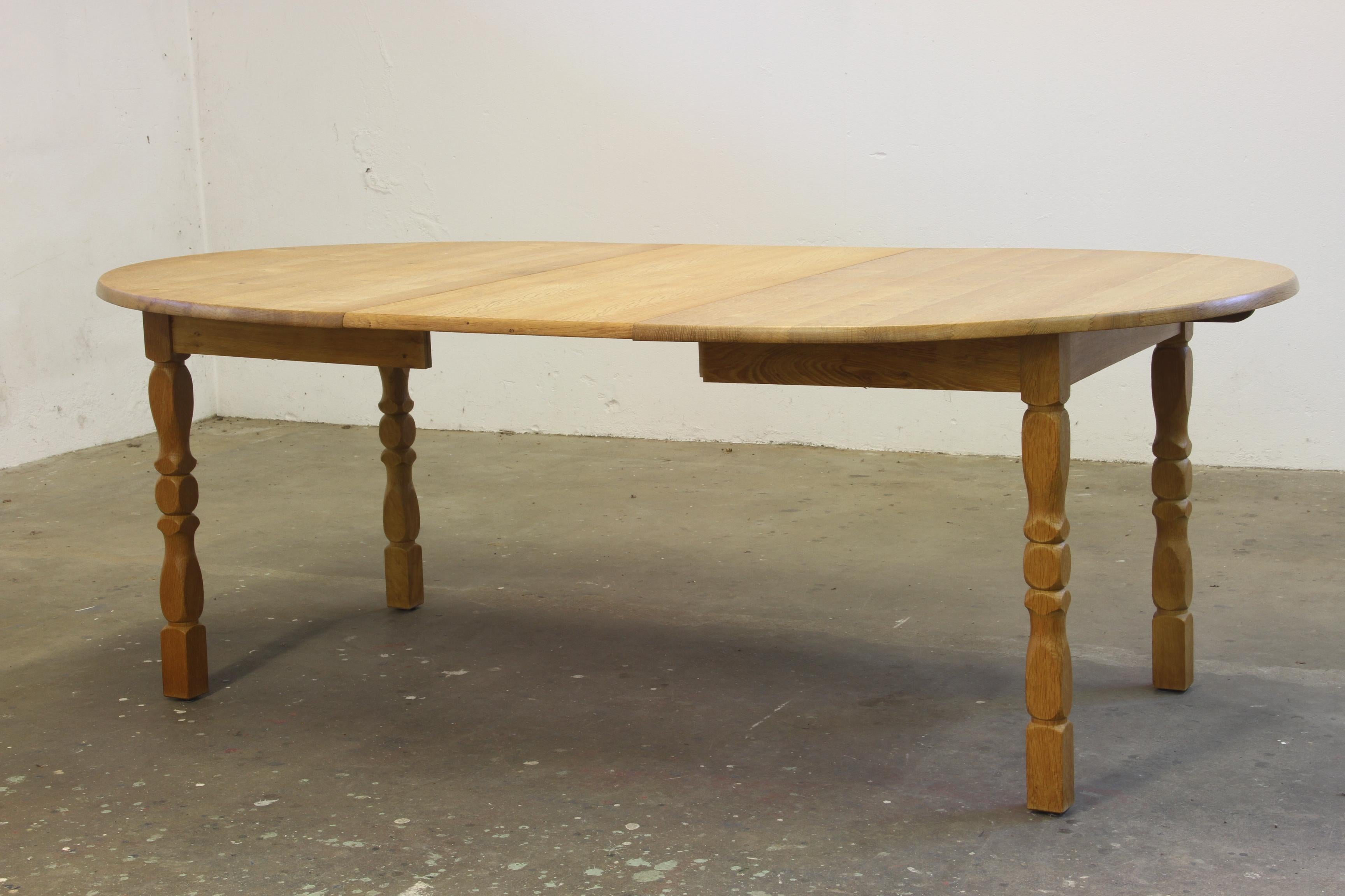 Brutalist Danish Oak Extending Dining Table in the style of Henning Kjærnulf For Sale 7