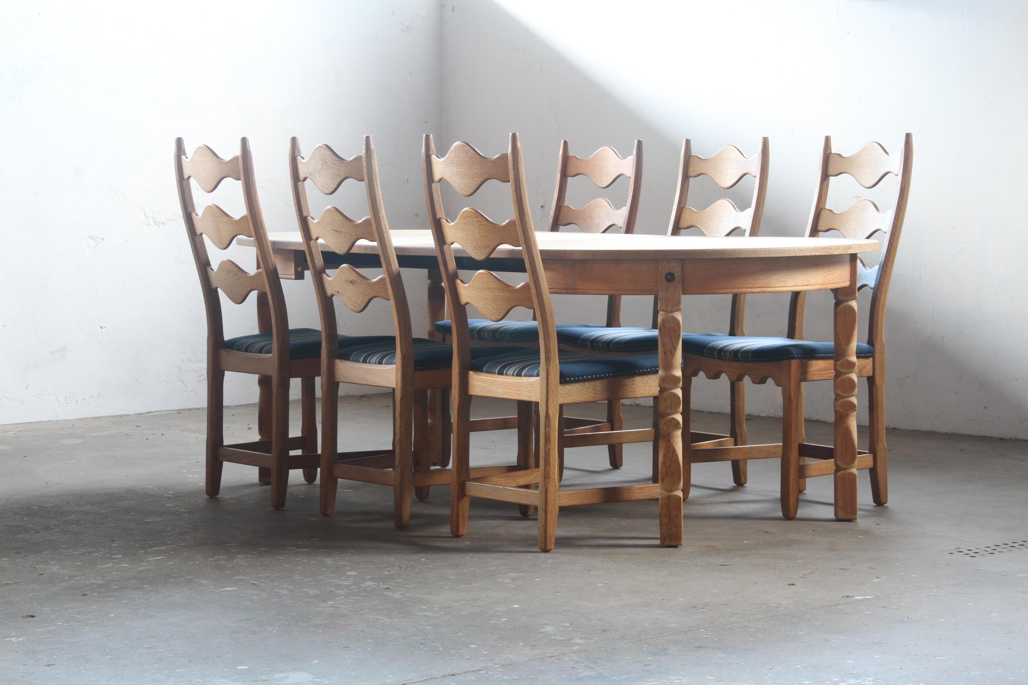 Table de salle à manger à rallonge en Oak danois brutaliste dans le style de Henning Kjærnulf. 6