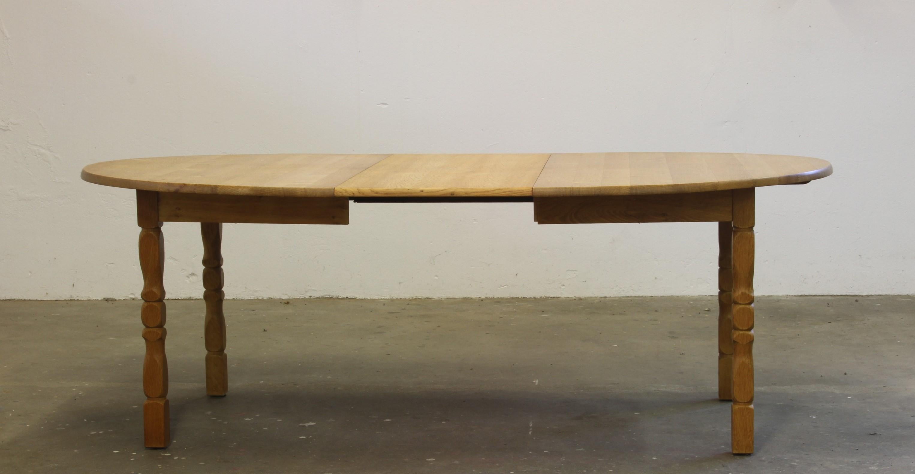Brutalist Danish Oak Extending Dining Table in the style of Henning Kjærnulf For Sale 8