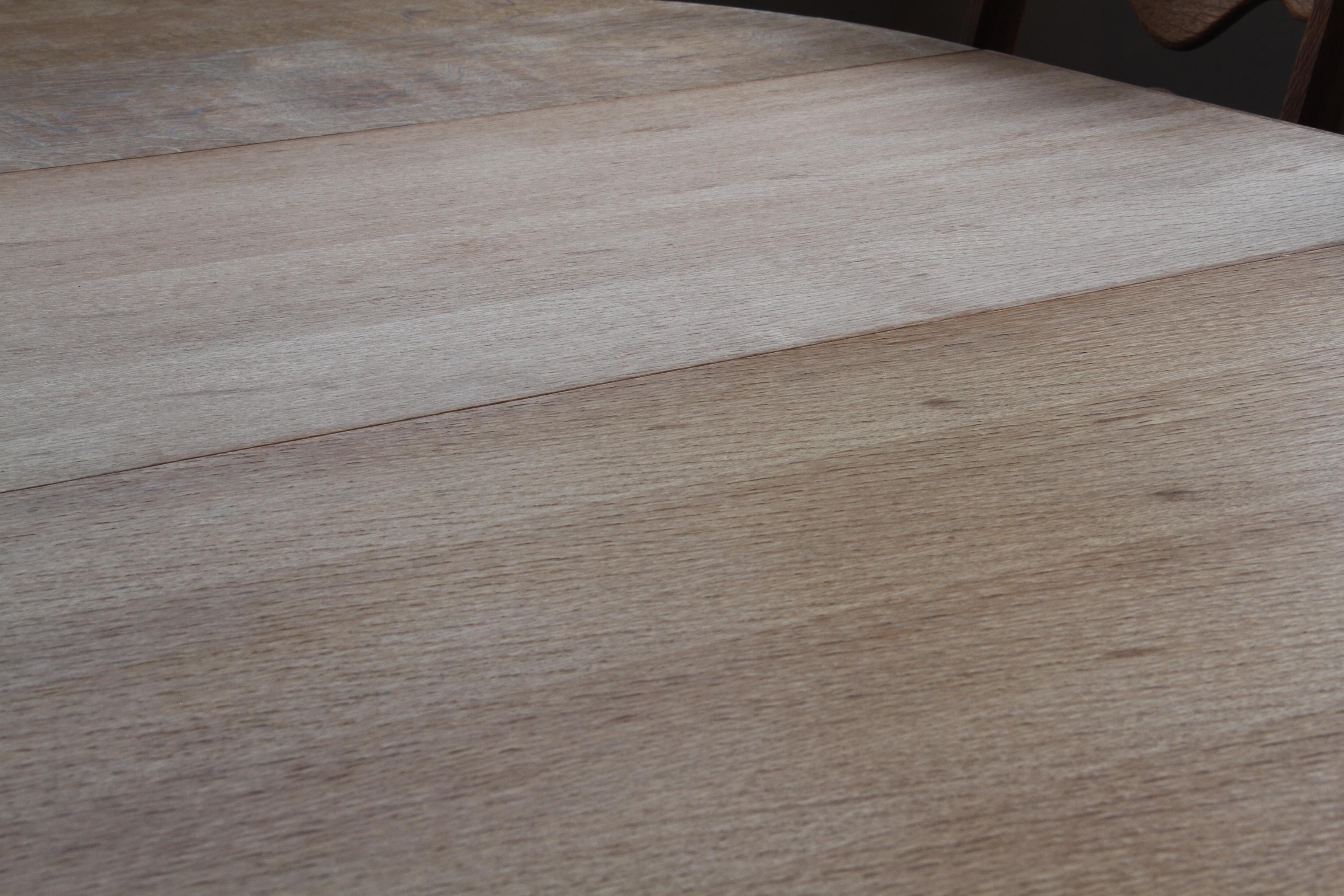 Table de salle à manger à rallonge en Oak danois brutaliste dans le style de Henning Kjærnulf. 7
