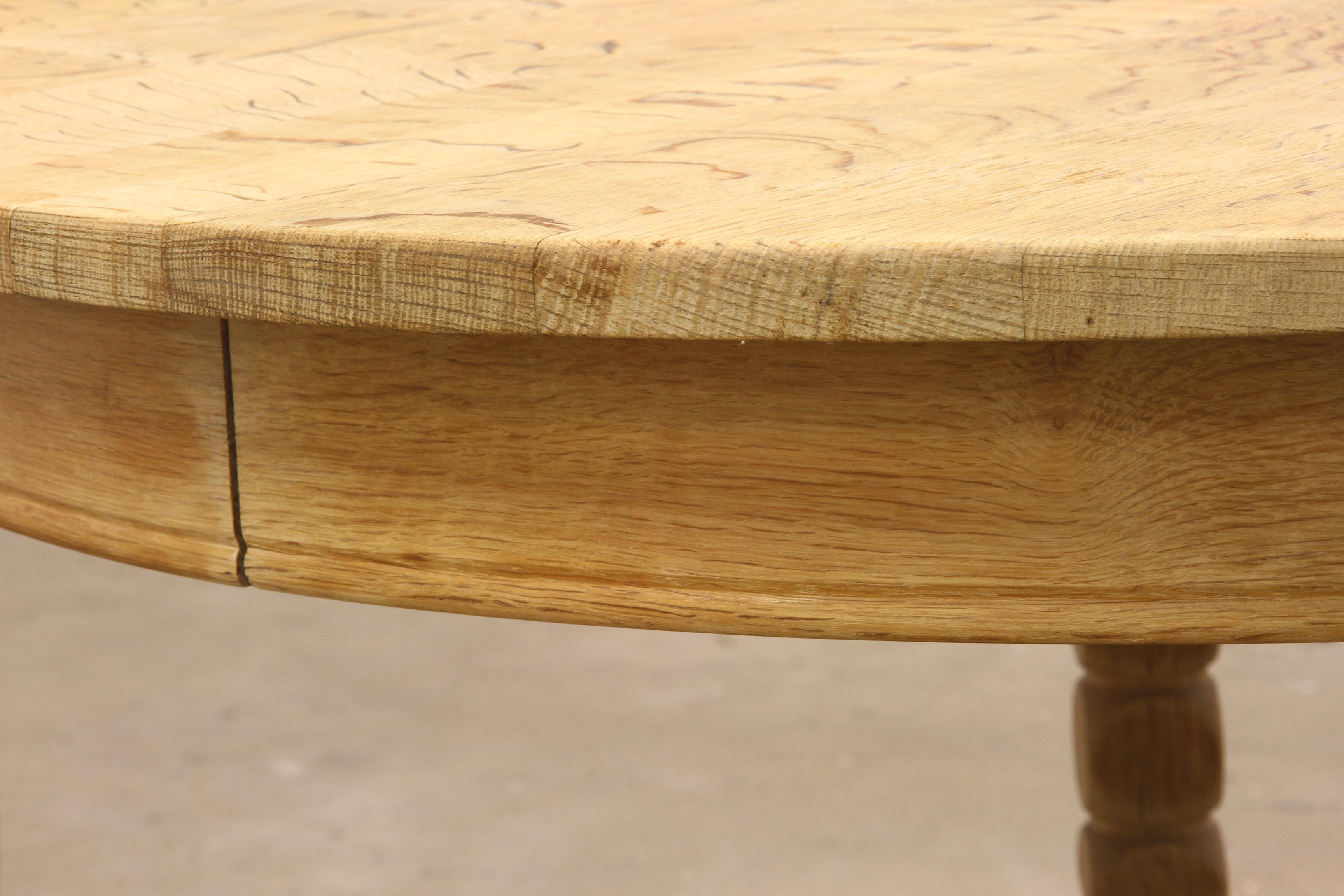 Table de salle à manger à rallonge en Oak danois brutaliste dans le style de Henning Kjærnulf. 8