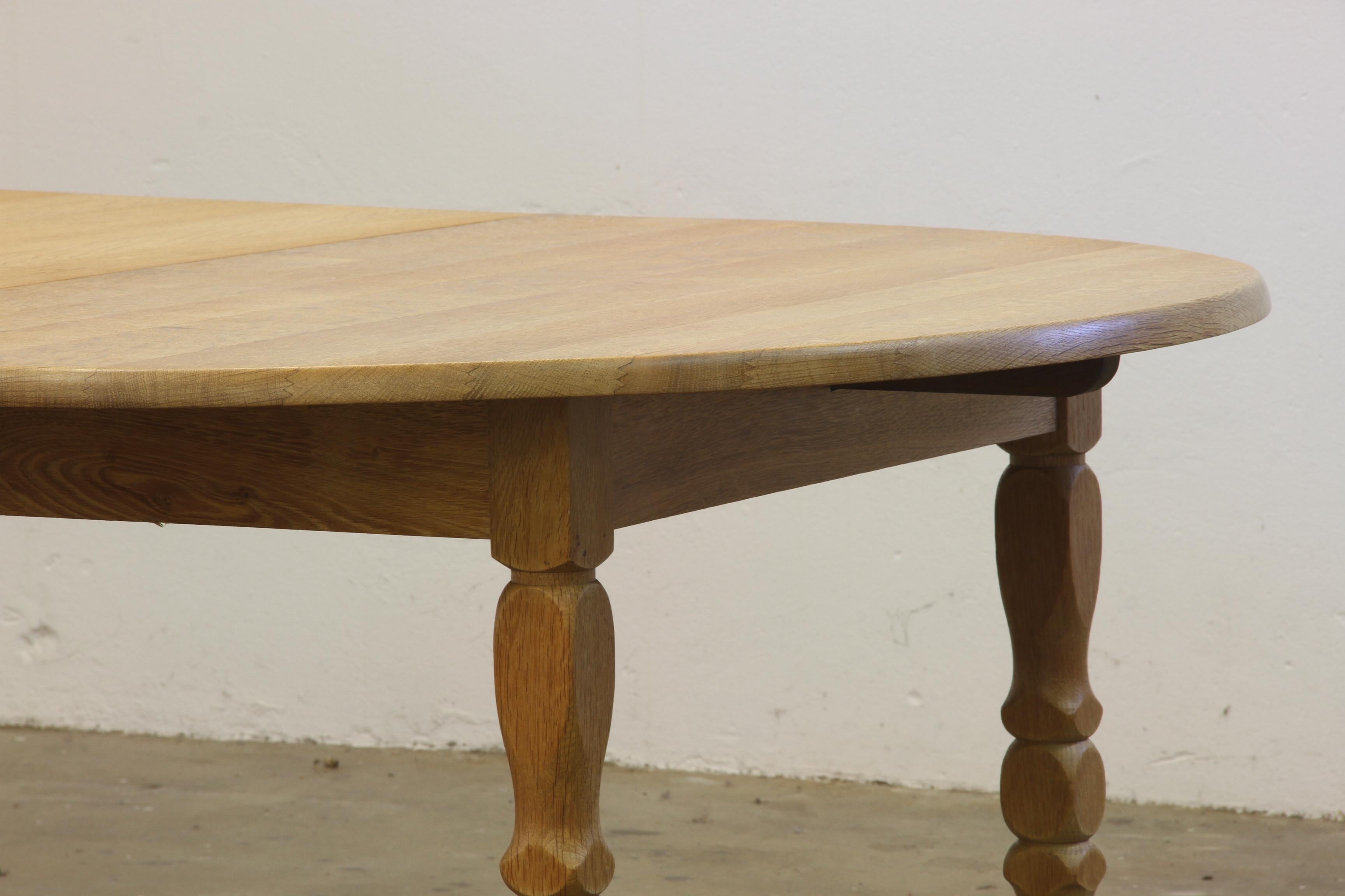 Brutalist Danish Oak Extending Dining Table in the style of Henning Kjærnulf For Sale 10