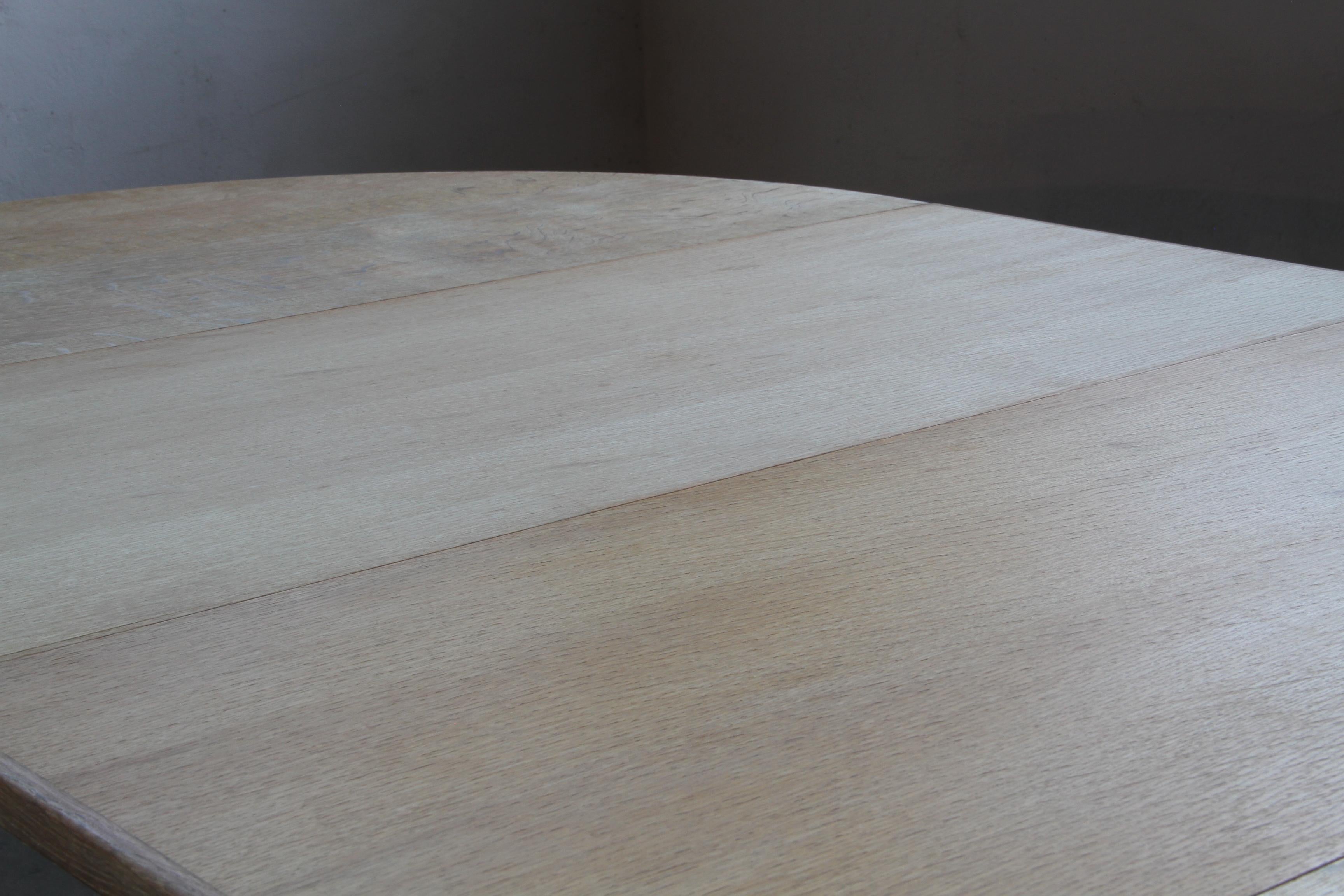 Table de salle à manger à rallonge en Oak danois brutaliste dans le style de Henning Kjærnulf. 12