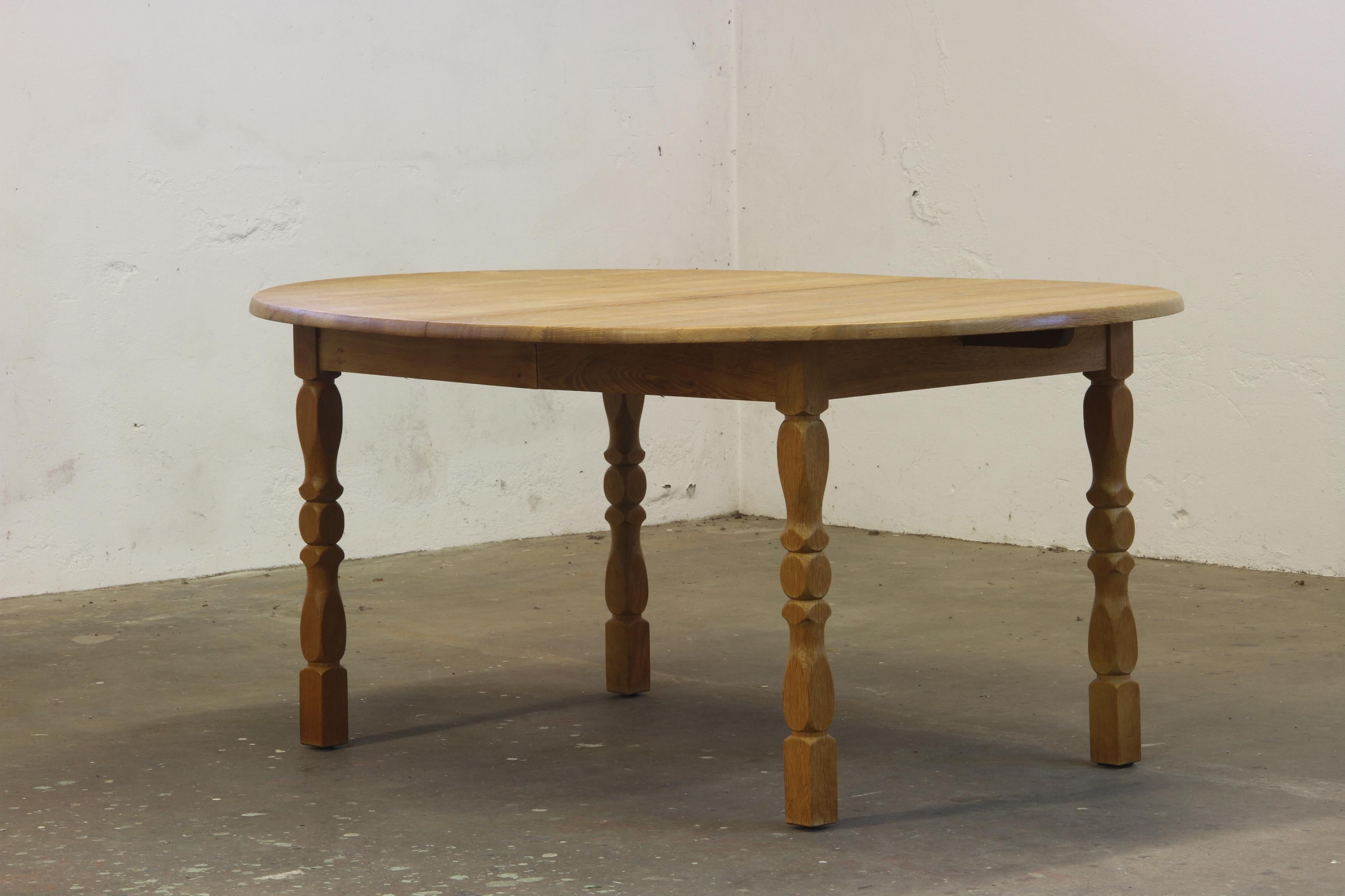 Brutalist Danish Oak Extending Dining Table in the style of Henning Kjærnulf For Sale 2