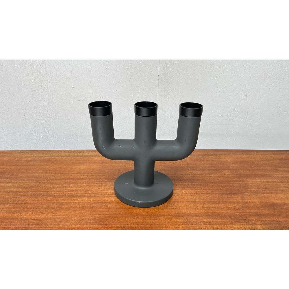 Brutalistischer Kerzenhalter der dänischen Weight Here Serie von Kibisi für Menu (Dänisch) im Angebot