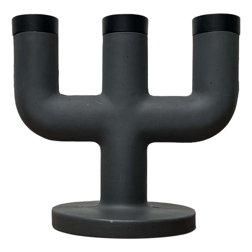 Brutalistischer Kerzenhalter der dänischen Weight Here Serie von Kibisi für Menu im Angebot