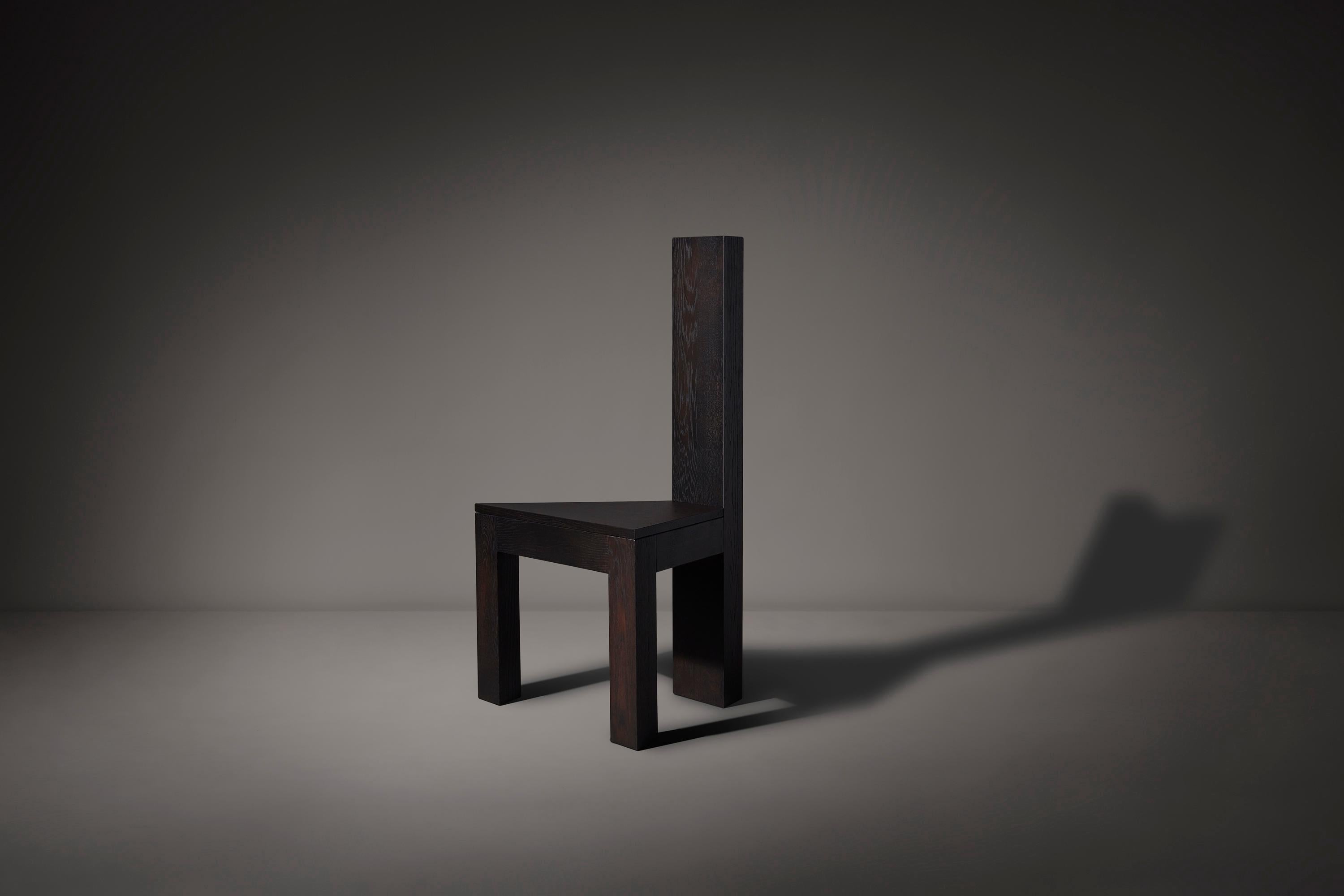 Brutalistischer dunkelbrauner Trigon-Stuhl (Niederländisch) im Angebot