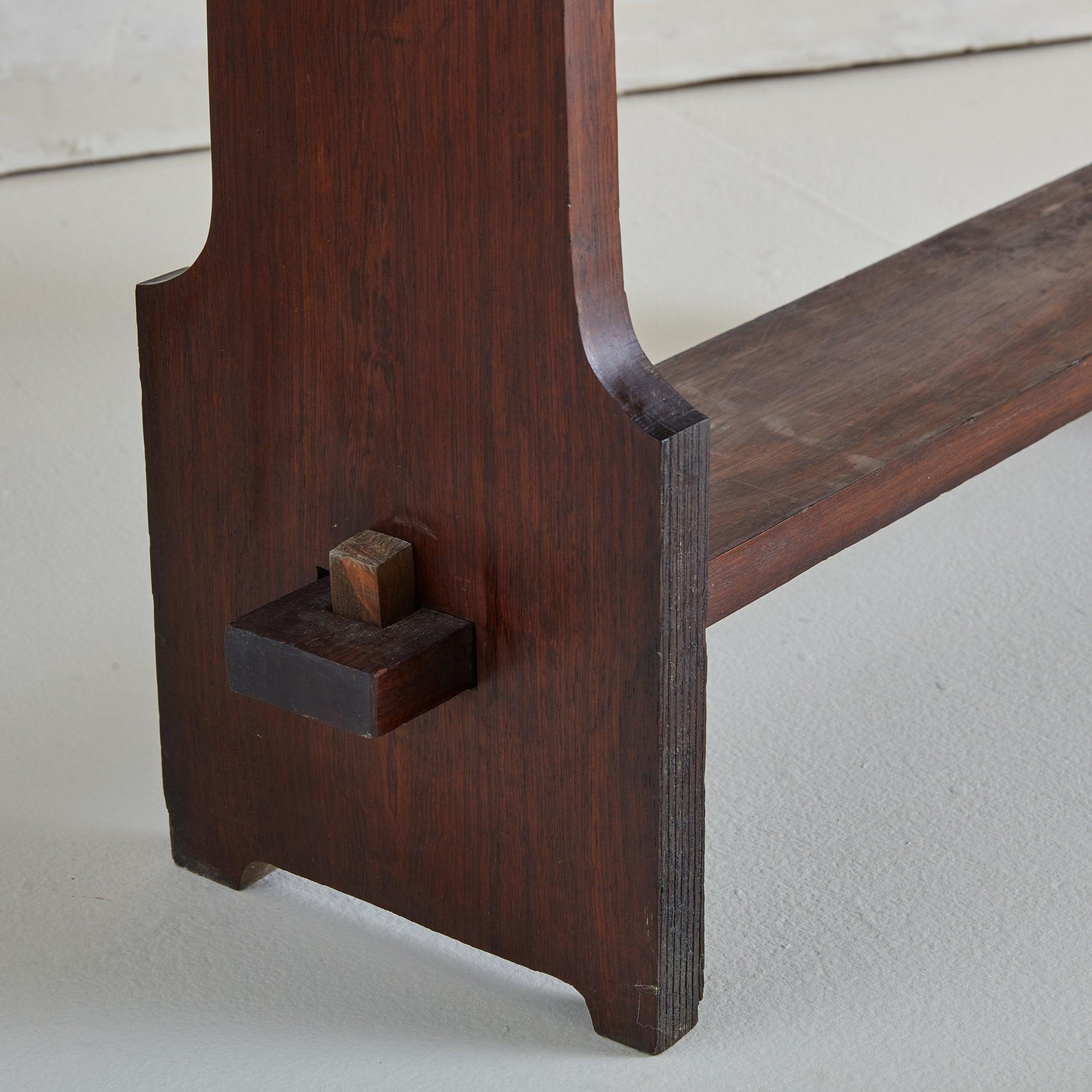 Brutalistischer Beistelltisch aus dunklem Wood Wood, Mitte 20. (Französisch)