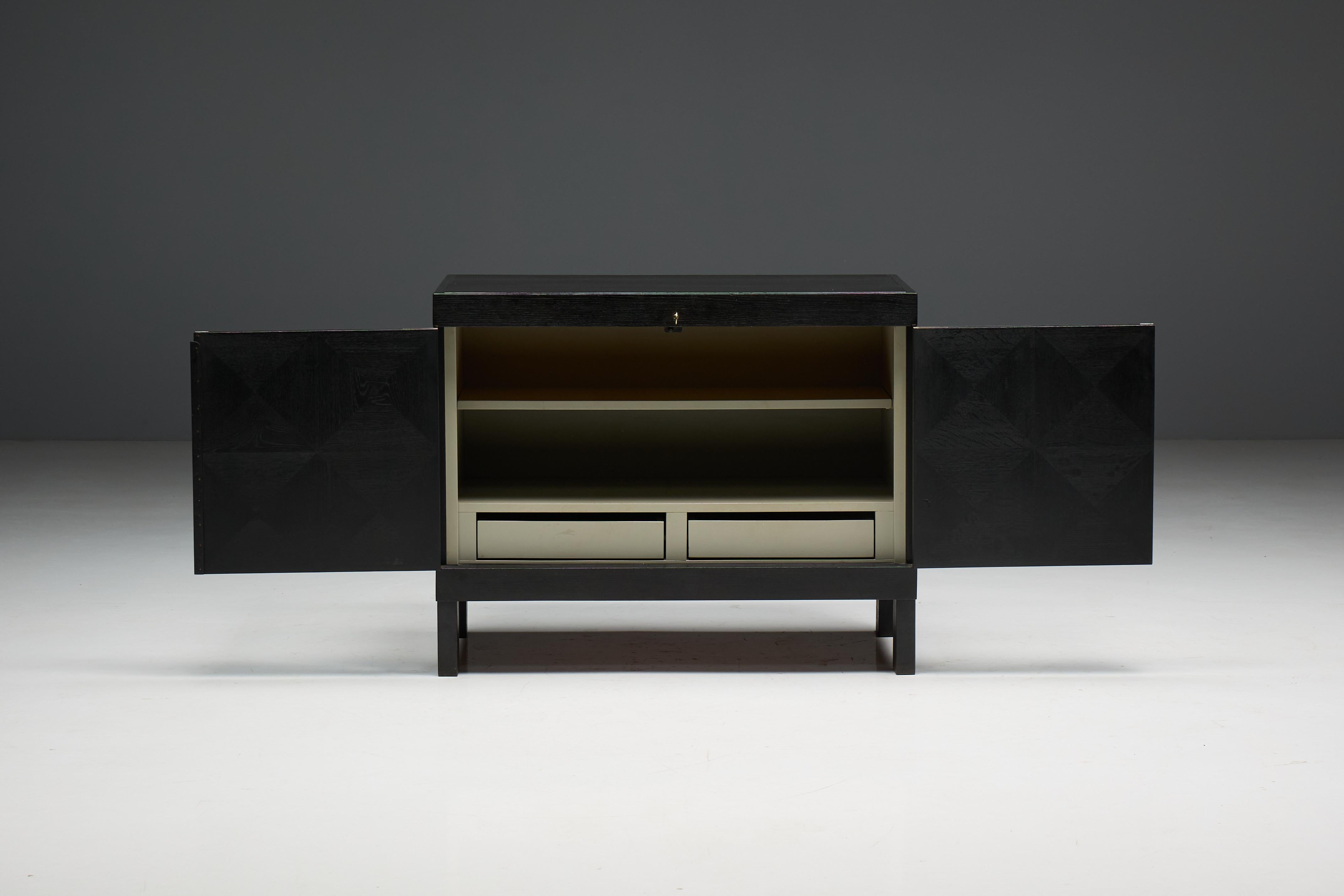 Chêne Armoire brutaliste De Coene en Oak Oak teinté, Belgique, années 1970 en vente