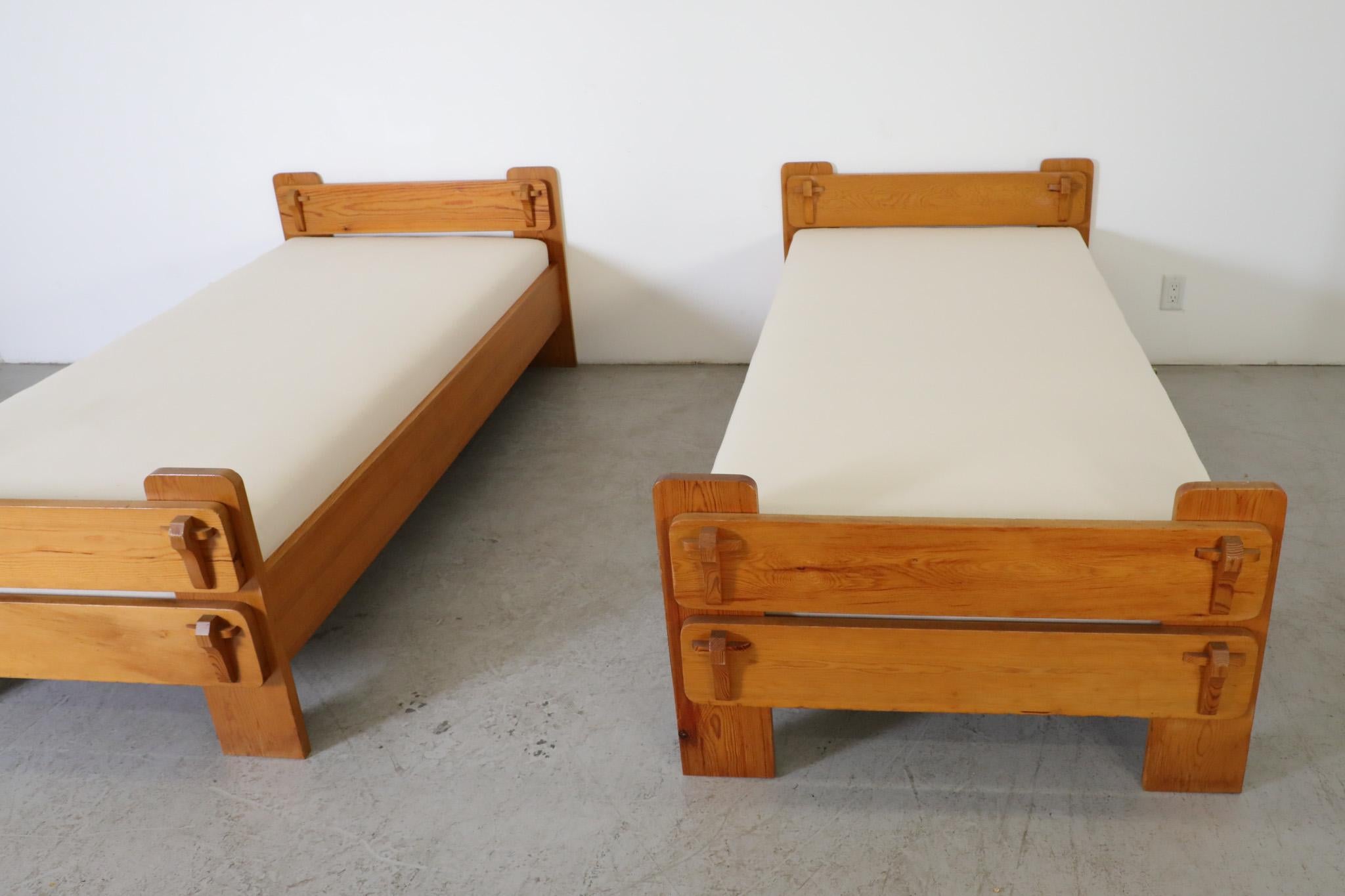 Brutalist De Puydt Attributed Carved Wood Beds In Good Condition For Sale In Los Angeles, CA