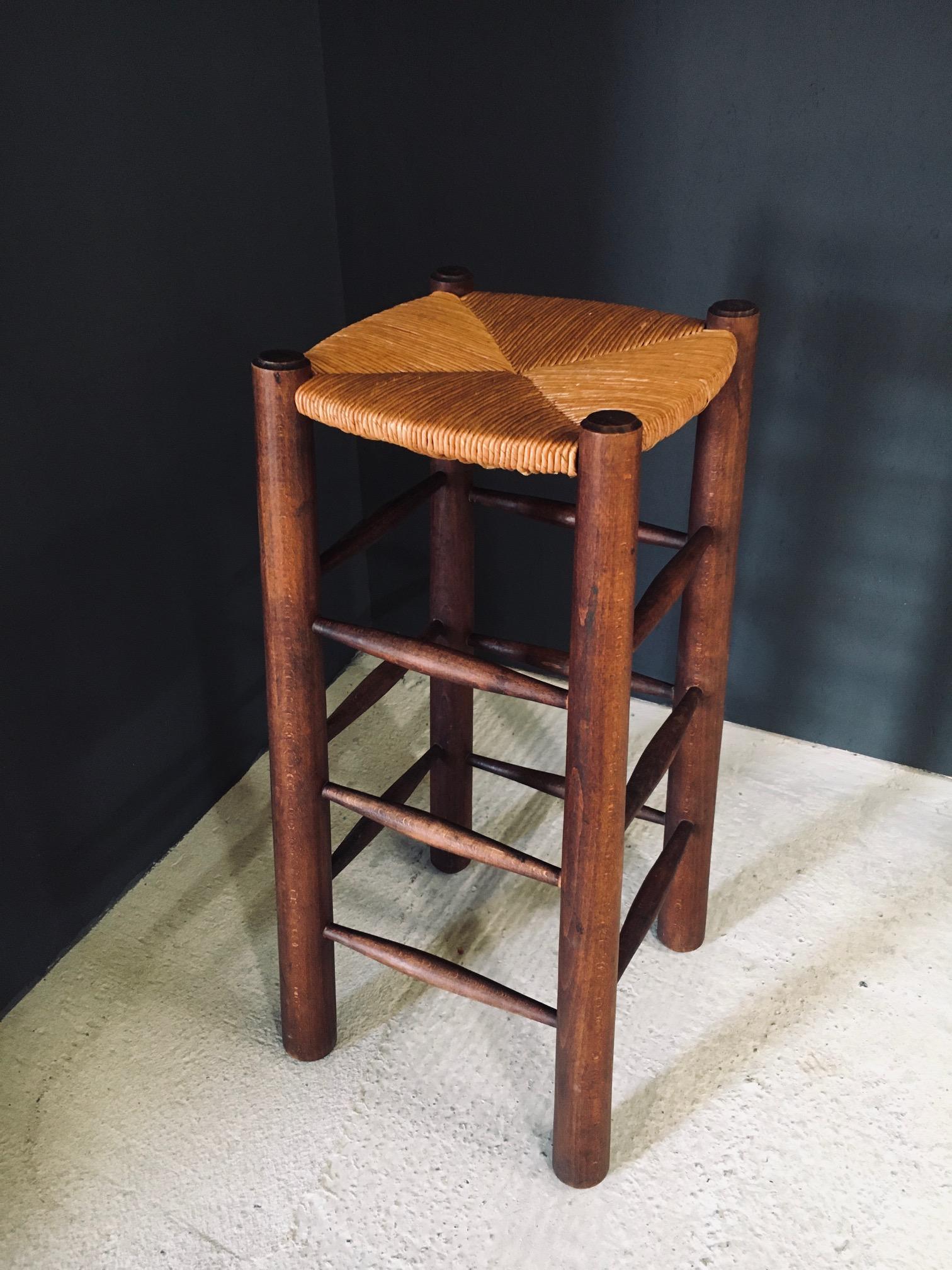 Barhocker im brutalistischen Design von Charles Dudouyt, Frankreich 1940er Jahre (Binse) im Angebot