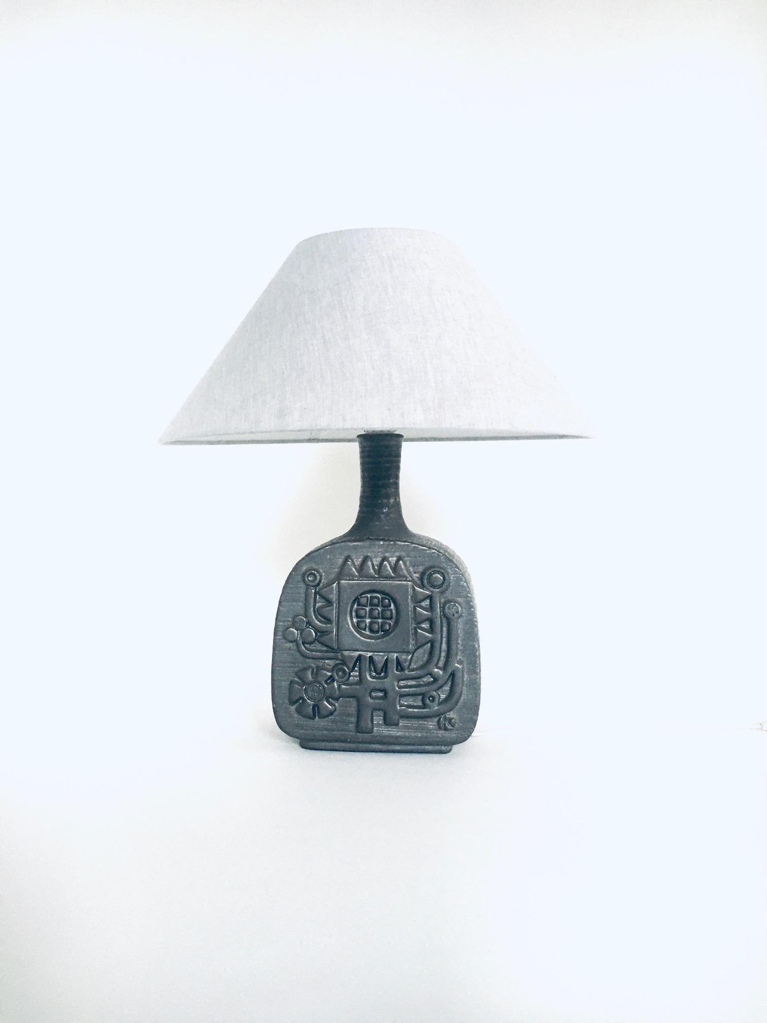 Vintage mid-century Brutalist design ceramic table lamp by Emiel Laskaris, made in the Amphora / Perignem Studios, Belgium 1960's. Emiel Laskaris worked primarily at the Perignem / Amphora studios in the period when this lamp was designed and made.