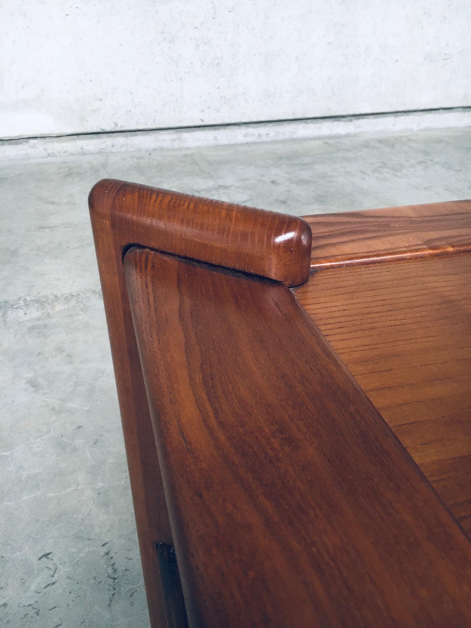 Table basse d'angle à deux niveaux au design brutaliste, France, années 1970 10