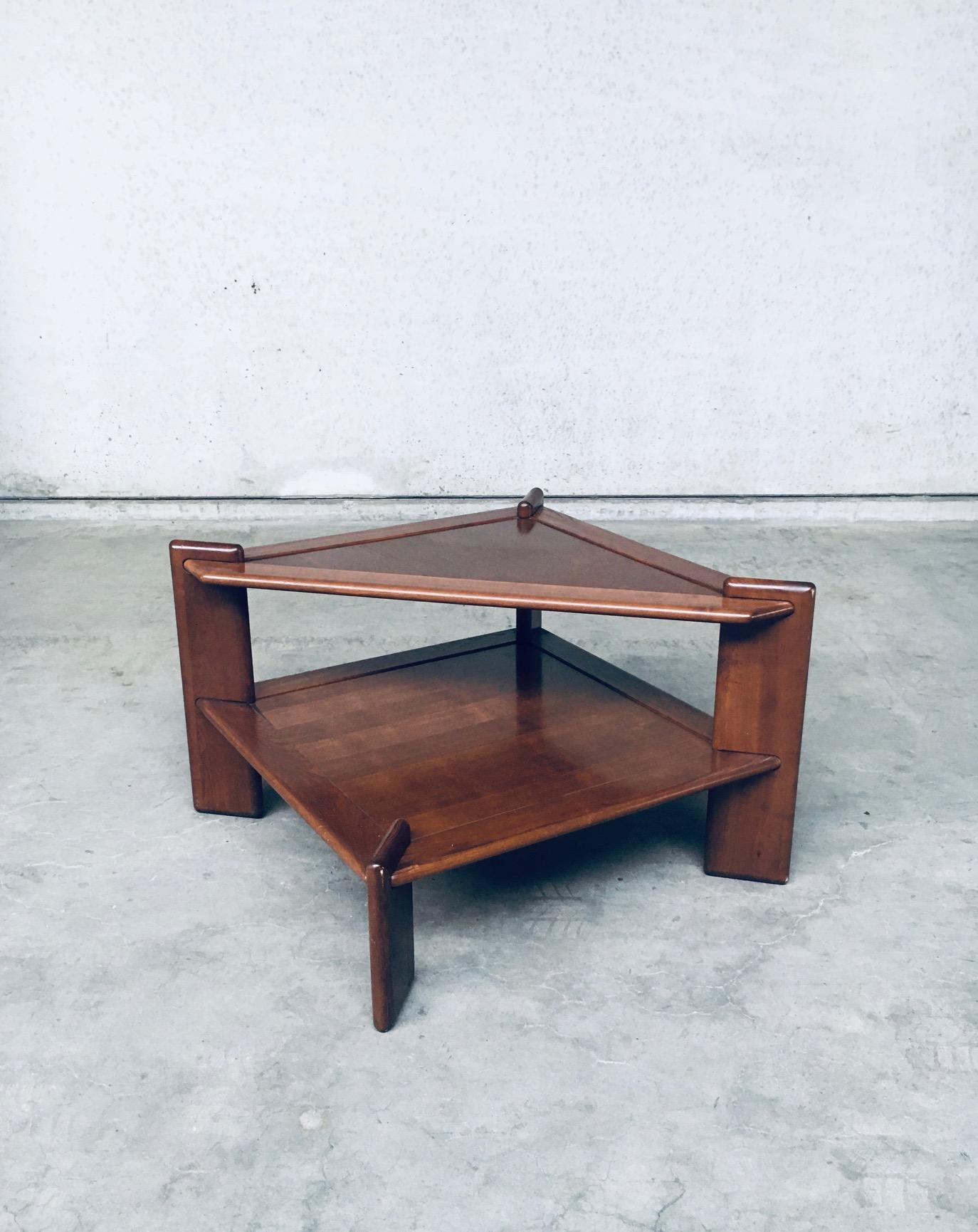 Table basse d'angle à deux niveaux au design brutaliste, France, années 1970 2