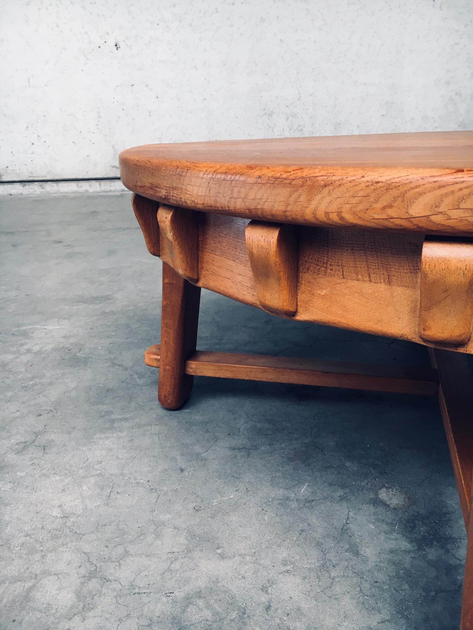 Tavolino in quercia artigianale dal design brutalista, Paesi Bassi, anni '50 in vendita 3