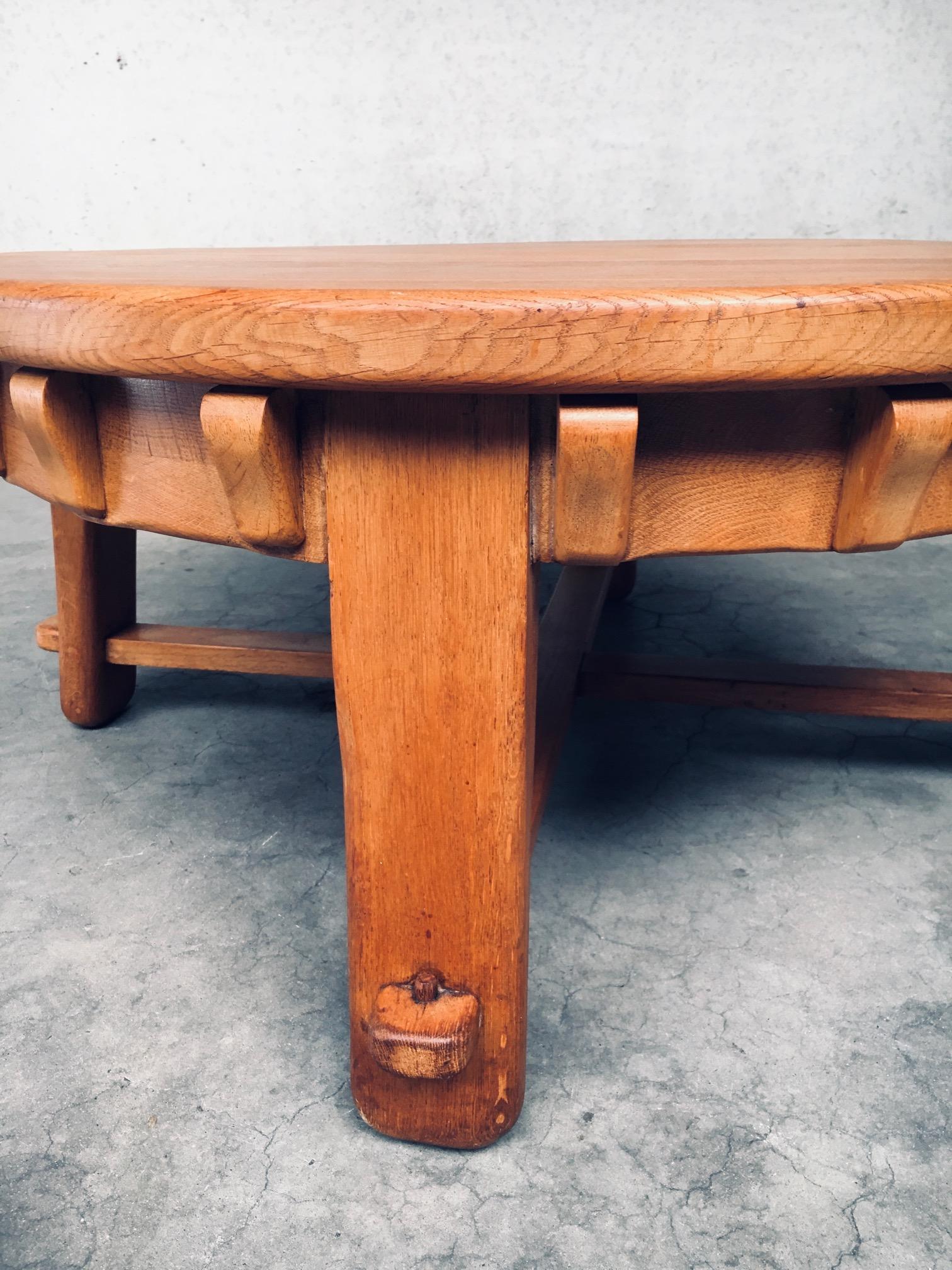 Tavolino in quercia artigianale dal design brutalista, Paesi Bassi, anni '50 in vendita 4
