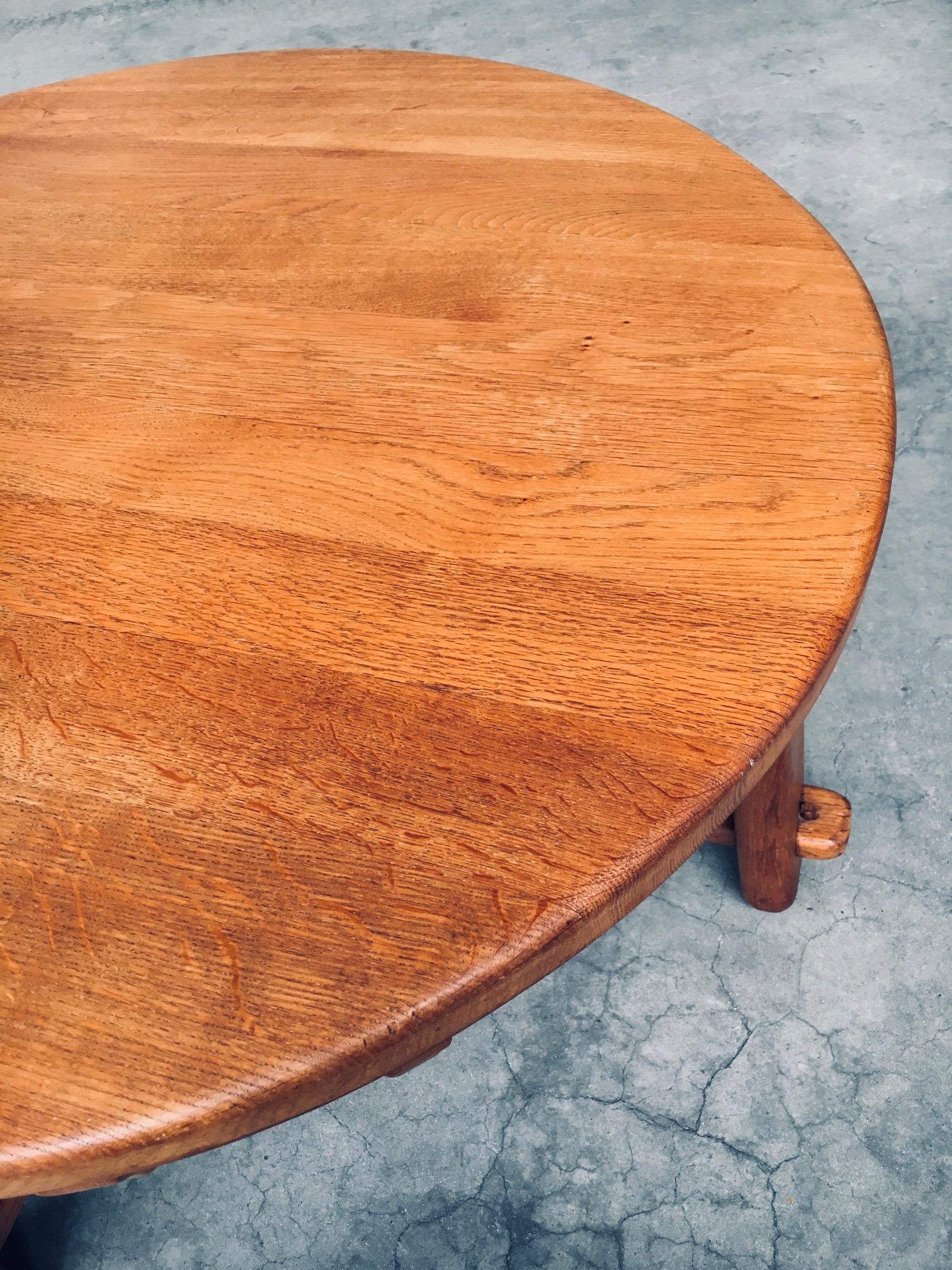 Tavolino in quercia artigianale dal design brutalista, Paesi Bassi, anni '50 in vendita 11