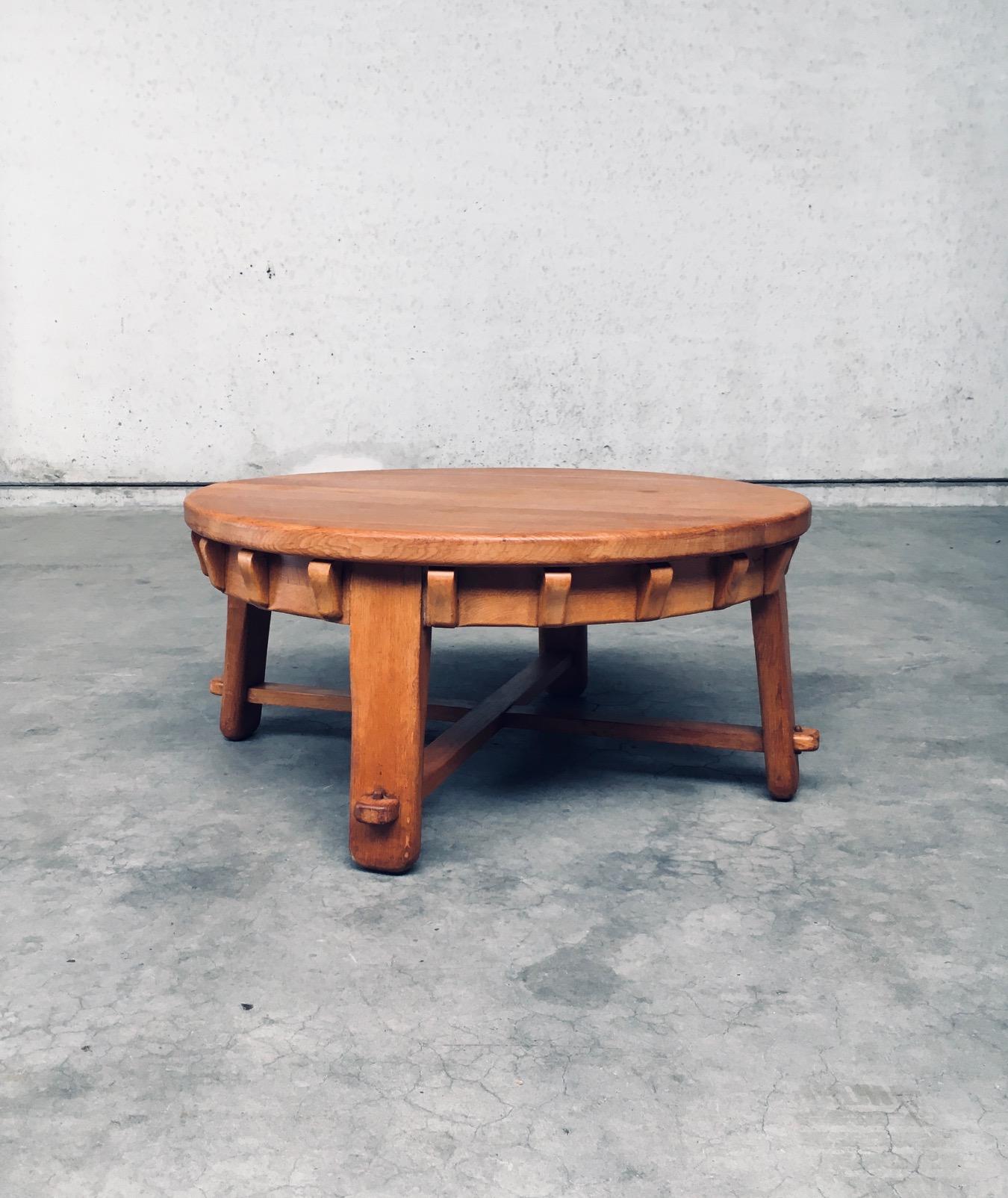 Brutalismo Tavolino in quercia artigianale dal design brutalista, Paesi Bassi, anni '50 in vendita