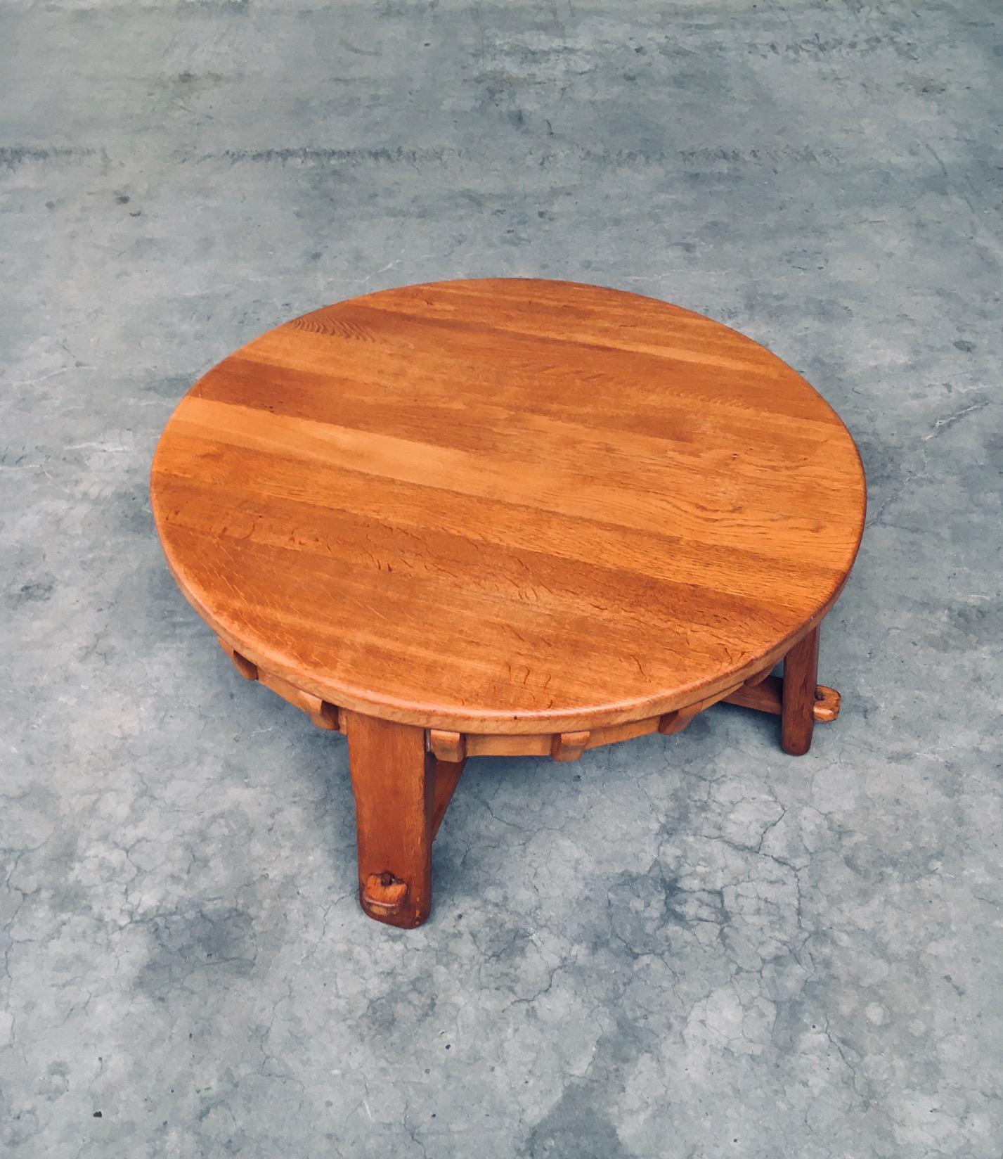 Tavolino in quercia artigianale dal design brutalista, Paesi Bassi, anni '50 In condizioni buone in vendita a Oud-Turnhout, VAN