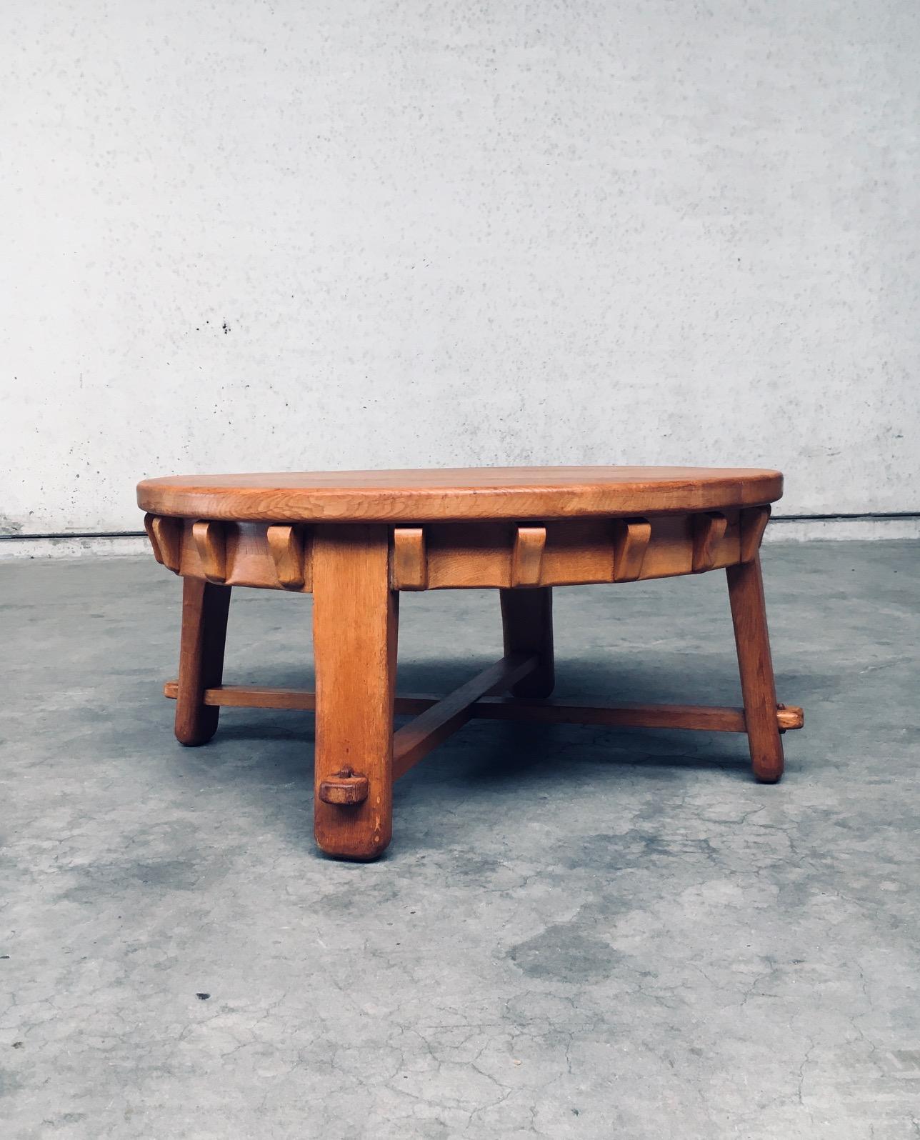 Quercia Tavolino in quercia artigianale dal design brutalista, Paesi Bassi, anni '50 in vendita