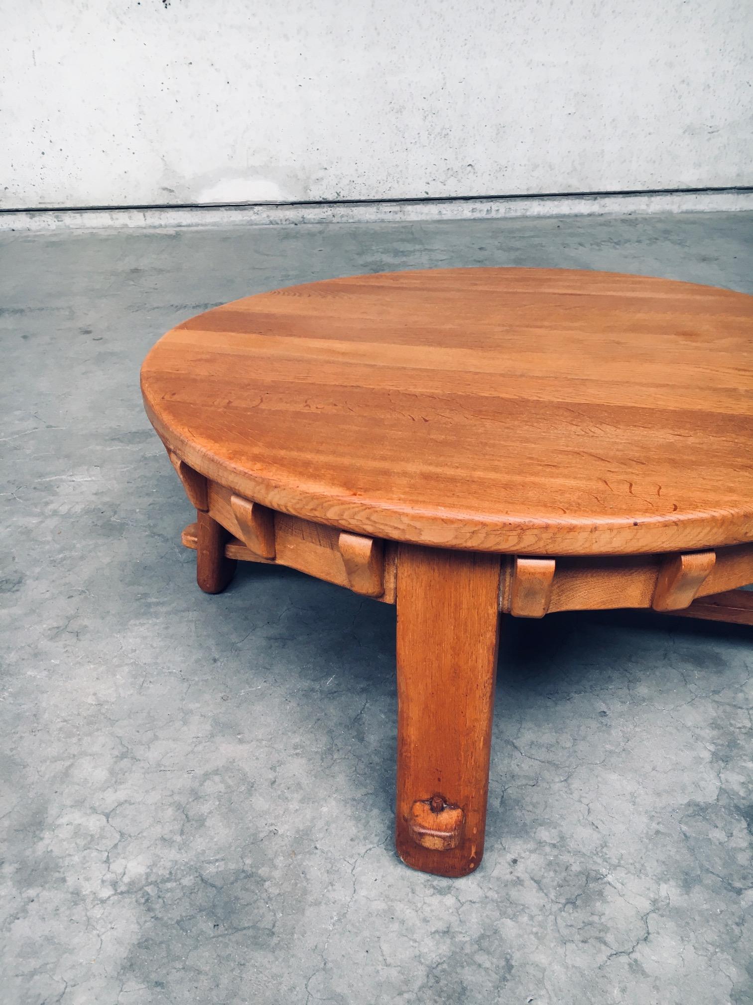 Tavolino in quercia artigianale dal design brutalista, Paesi Bassi, anni '50 in vendita 1