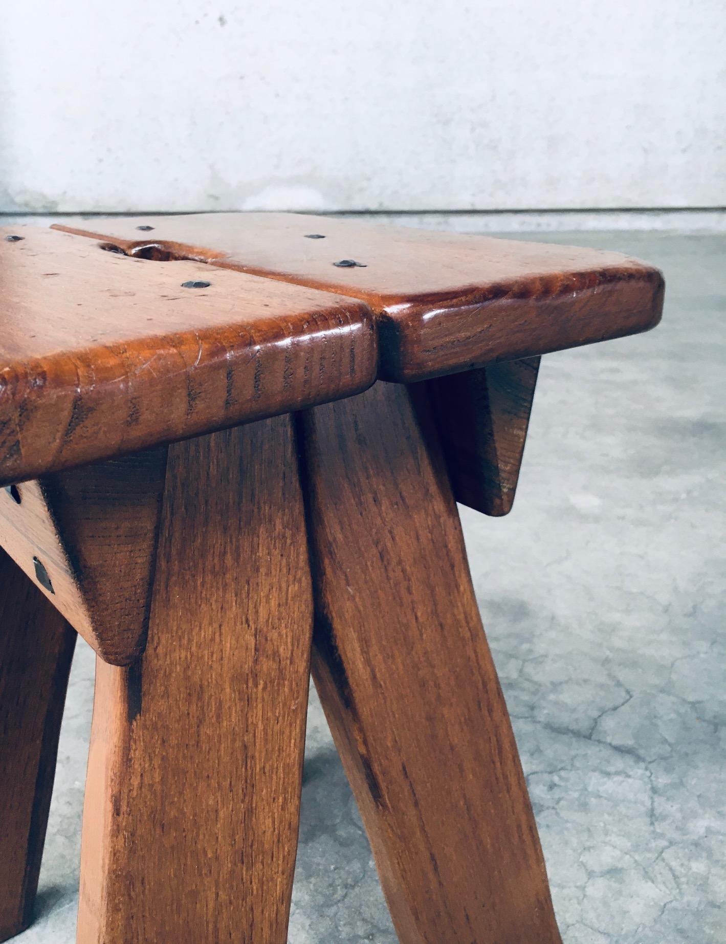 Sgabello con maniglia di design brutalista, Belgio, anni '60 in vendita 4