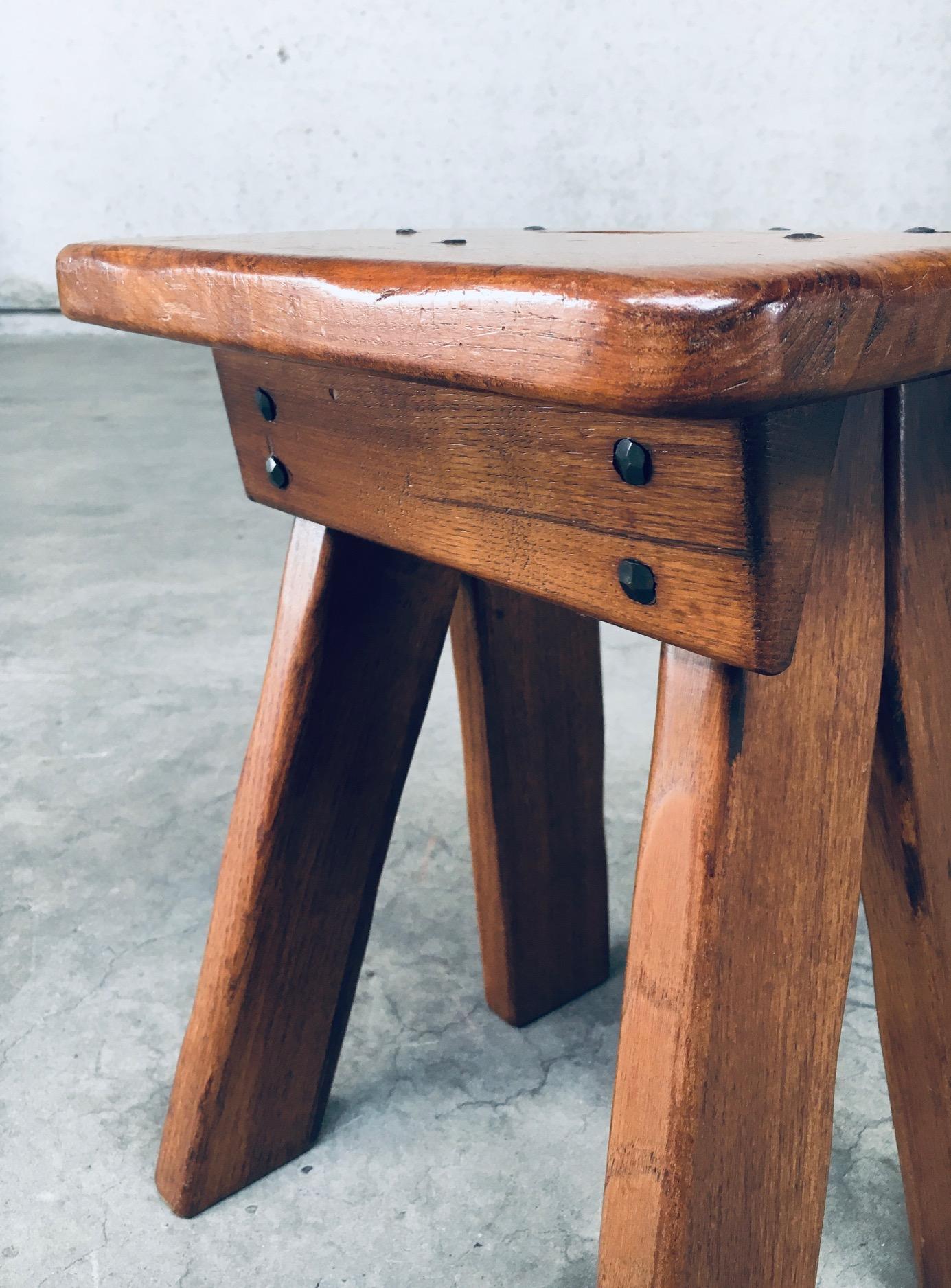 Sgabello con maniglia di design brutalista, Belgio, anni '60 in vendita 5