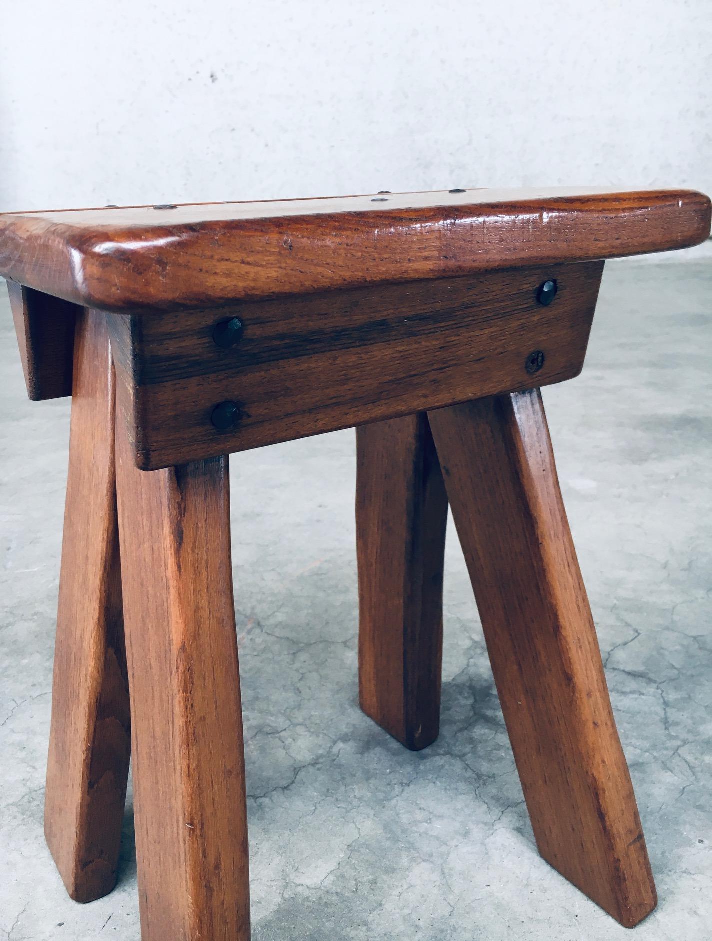 Sgabello con maniglia di design brutalista, Belgio, anni '60 in vendita 10