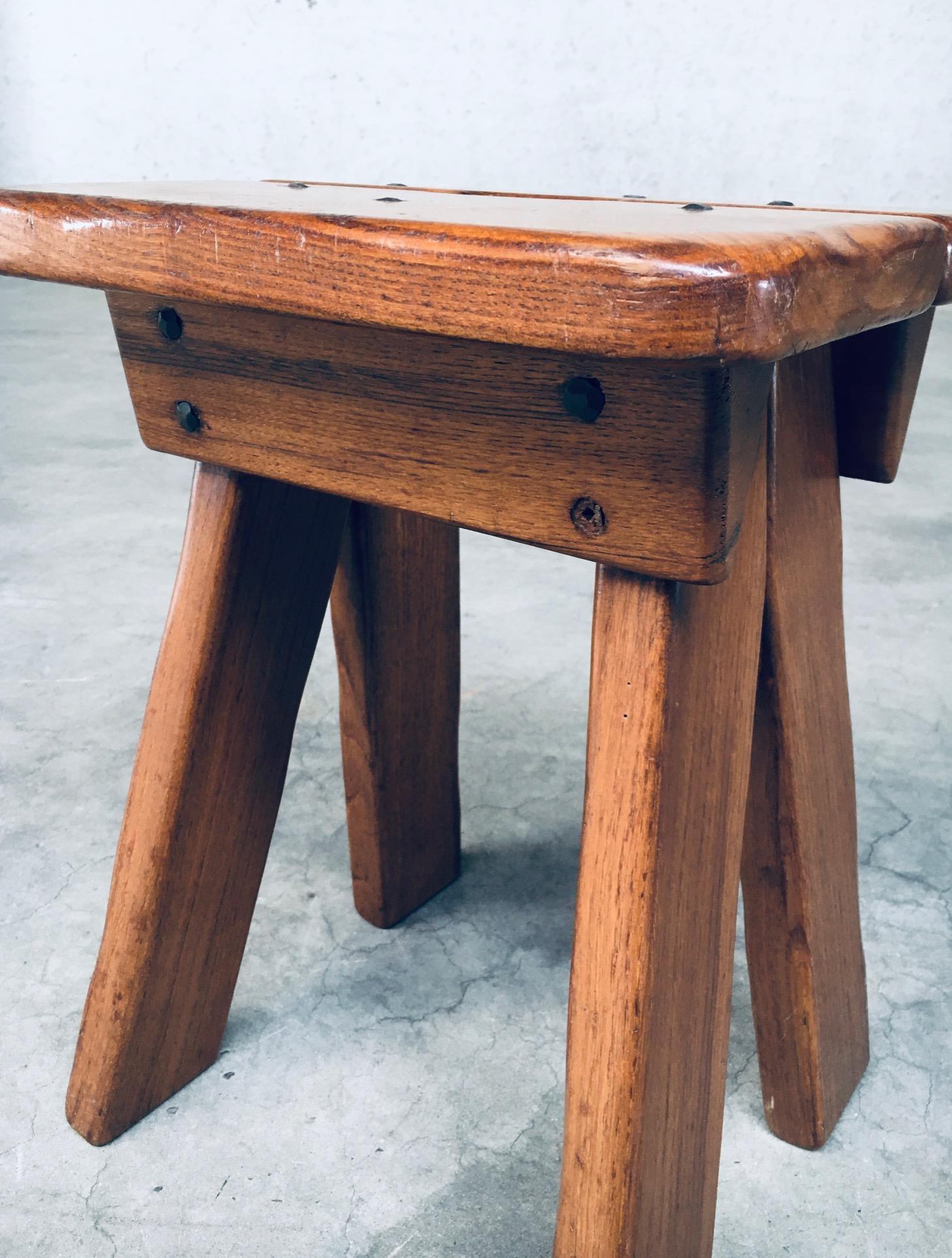 Sgabello con maniglia di design brutalista, Belgio, anni '60 in vendita 11