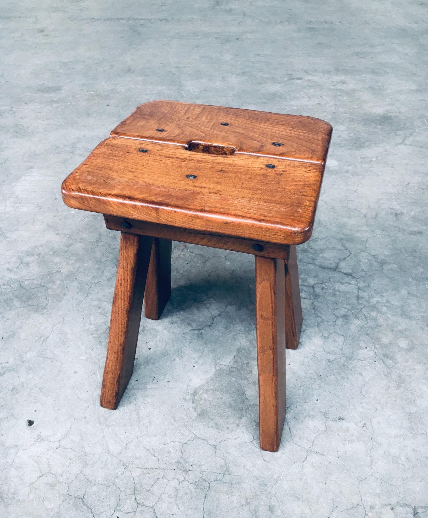 Betulla Sgabello con maniglia di design brutalista, Belgio, anni '60 in vendita
