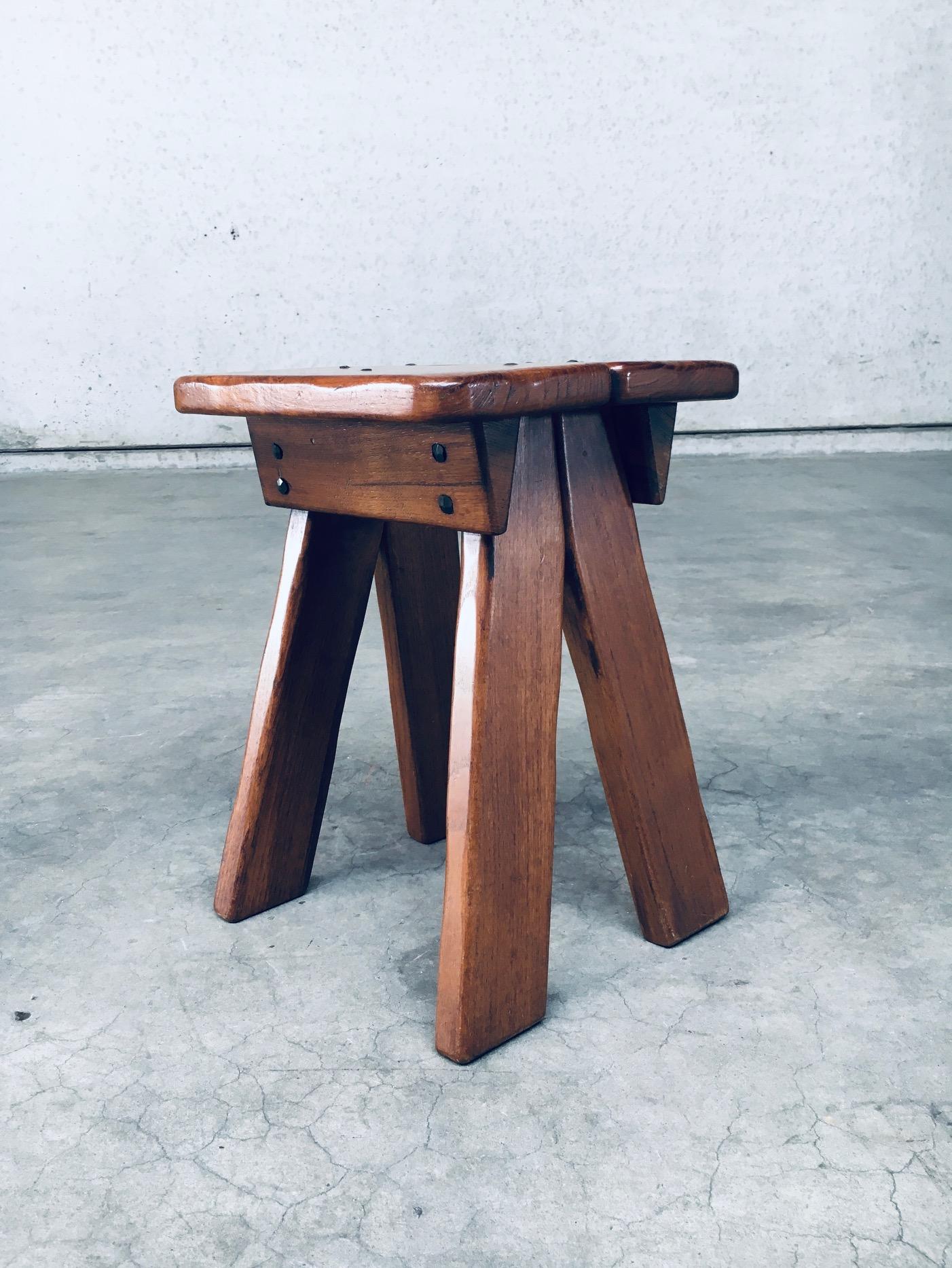 Sgabello con maniglia di design brutalista, Belgio, anni '60 in vendita 2