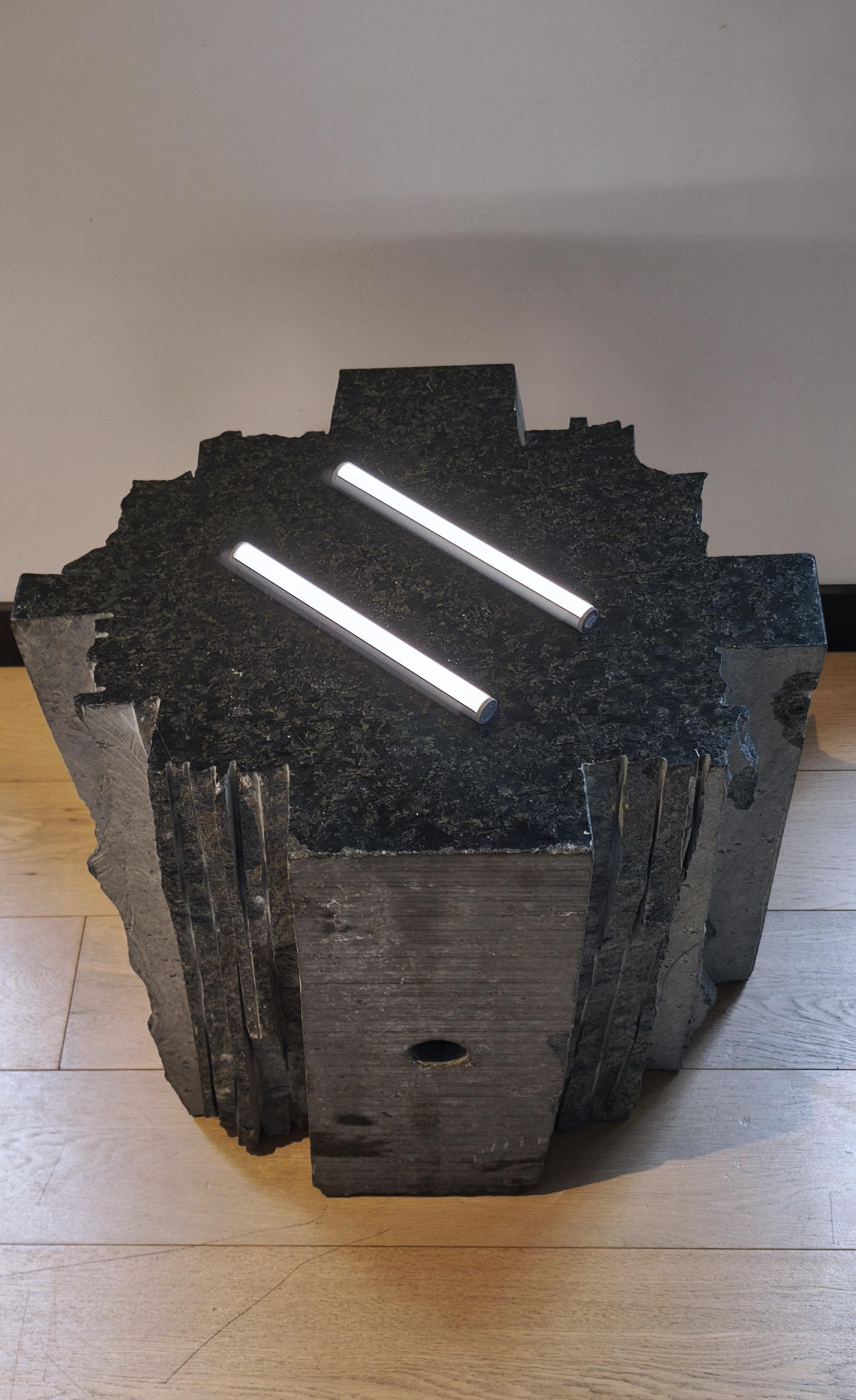 Lampada scultura di design brutalista in granito, Francia, anni '80, 1980 in vendita 10