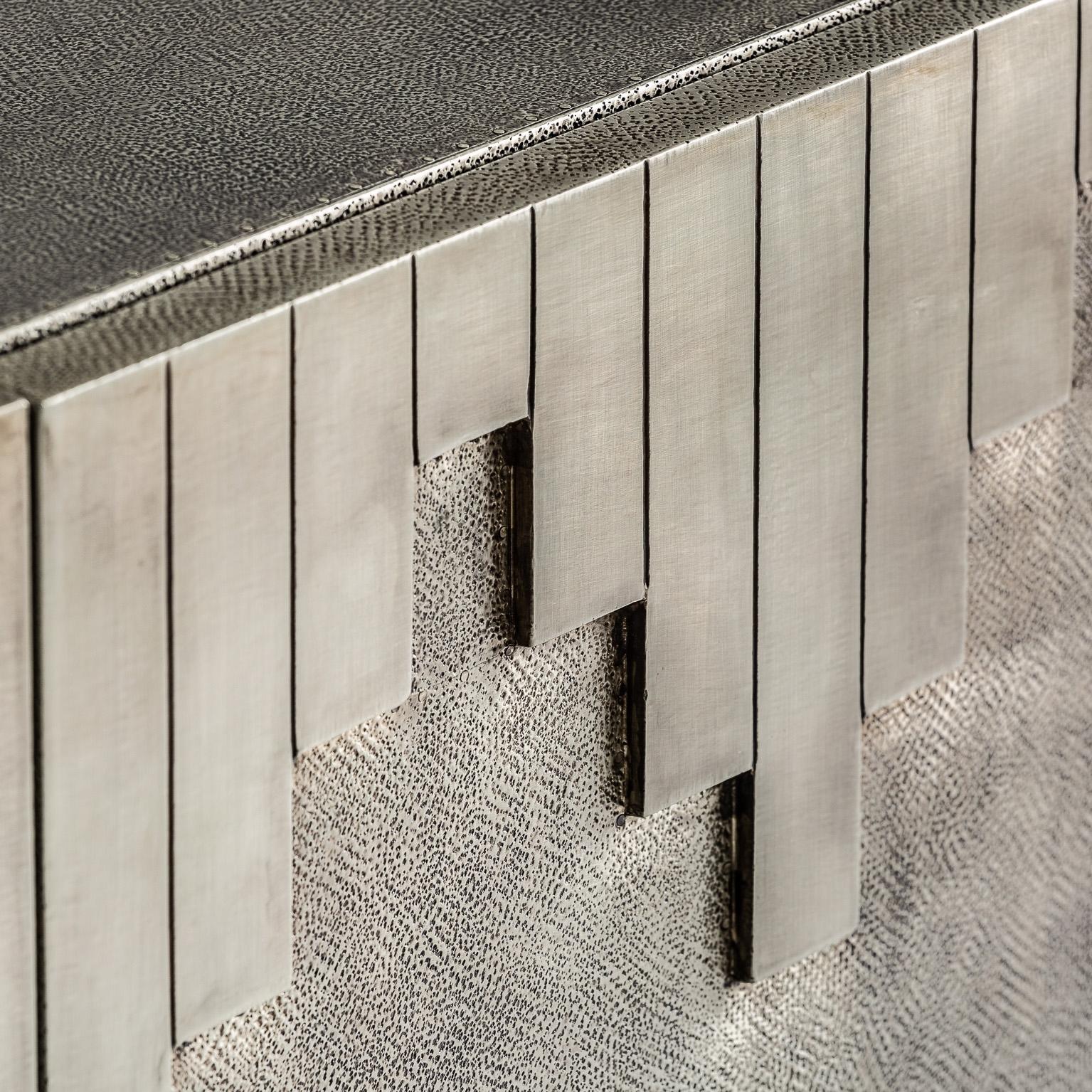 Brutalist Design Metal Sideboard (Brutalismus)